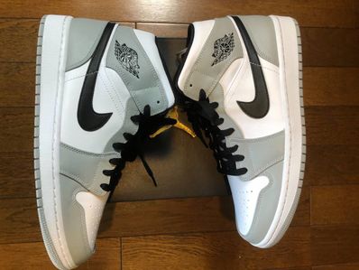 Nike Air Jordan 1 Mid "Light Smoke Grey/White/Black"
