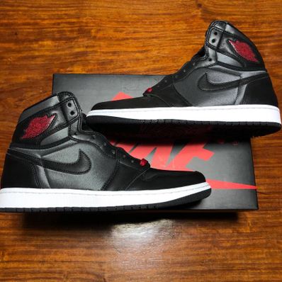 Nike Air Jordan 1 Retro High OG "Black/Metallic Silver/Gym Red"