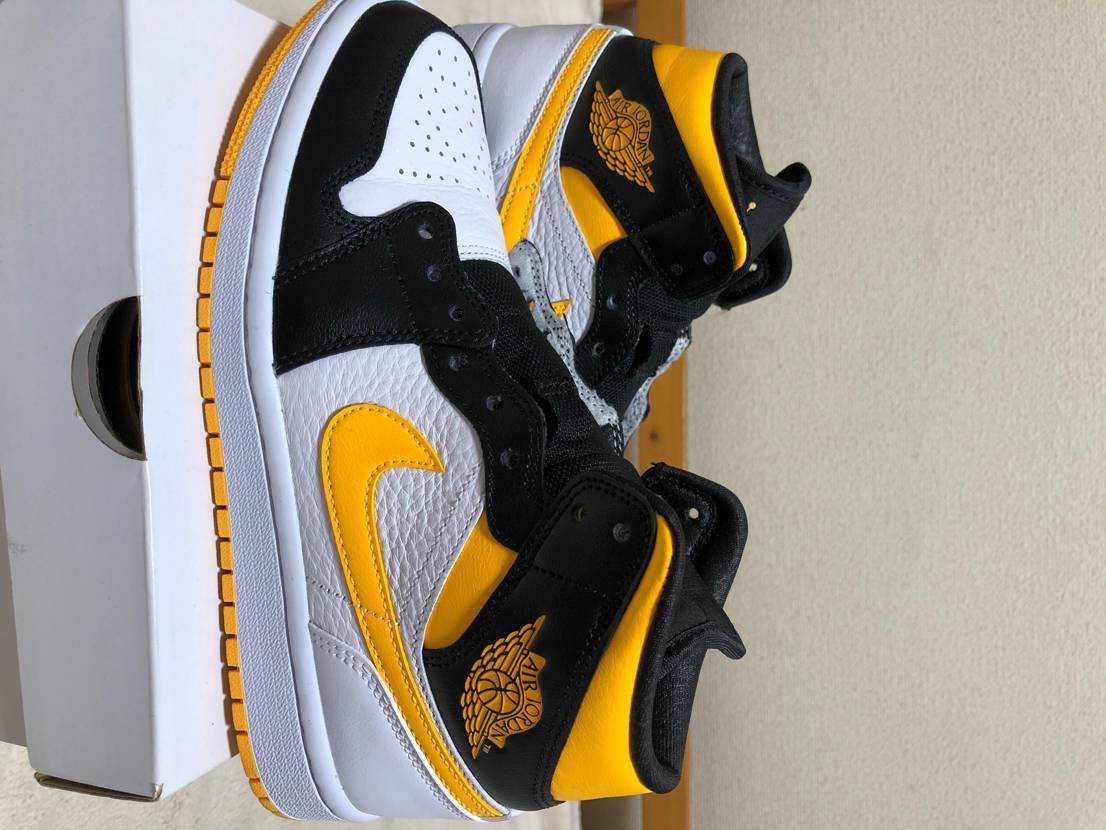 Nike Women's Air Jordan 1 Mid SE "Laser Orange Black"