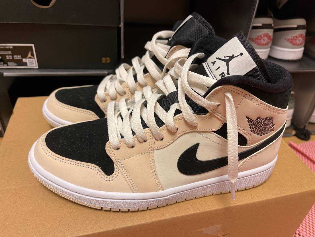 NIKE Women's AIR JORDAN 1 MID "GUAVA ICE"