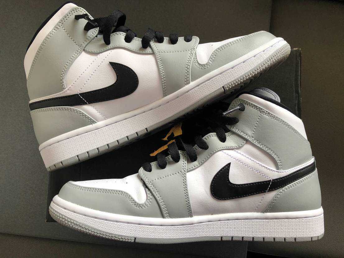 Nike Air Jordan 1 Mid "Light Smoke Grey/White/Black"