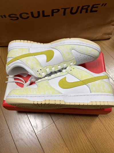 NIKE Women's DUNK LOW "YELLOW STRIKE"