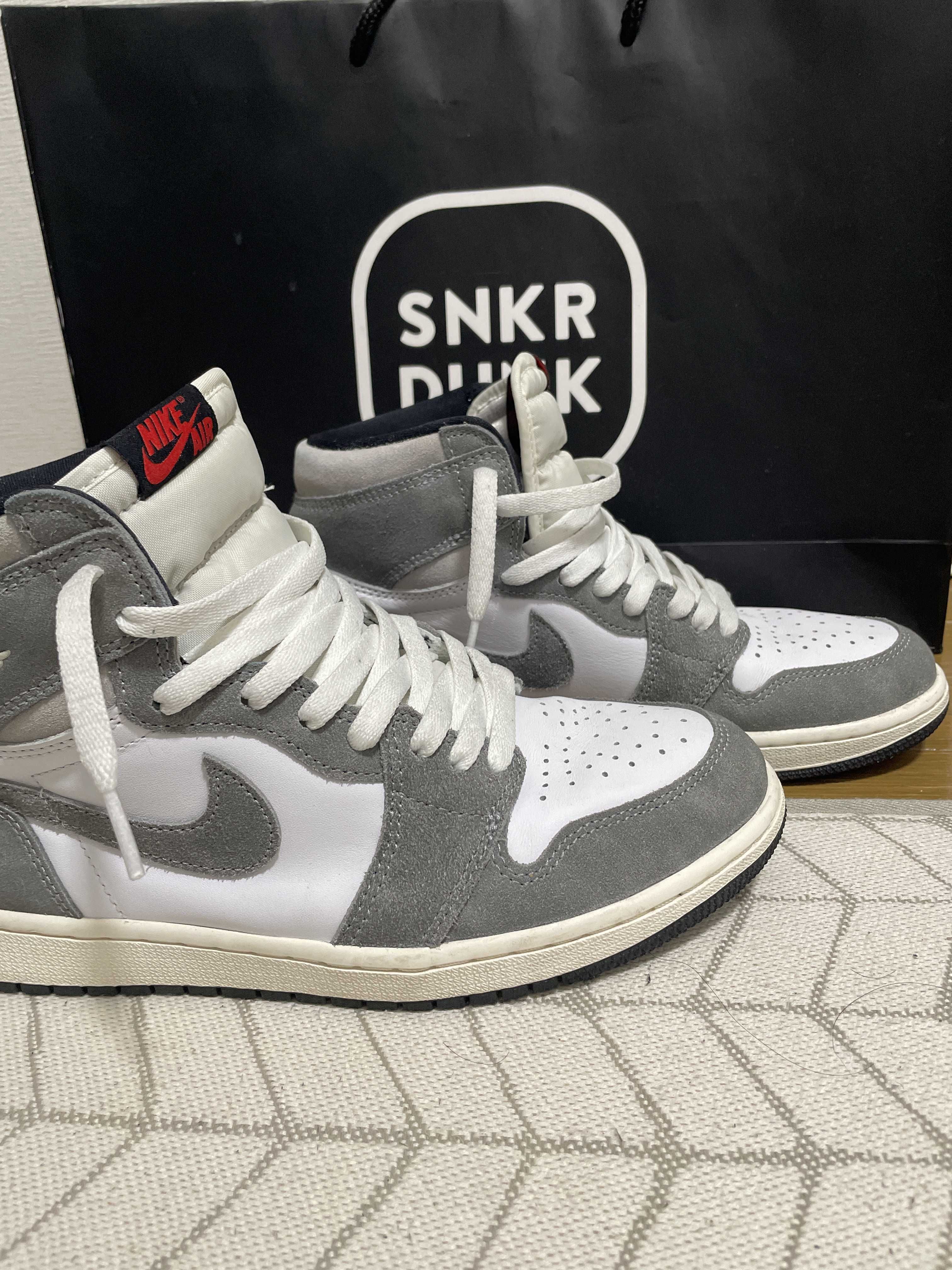 Nike Air Jordan 1 Retro High OG "Black and Smoke Grey"