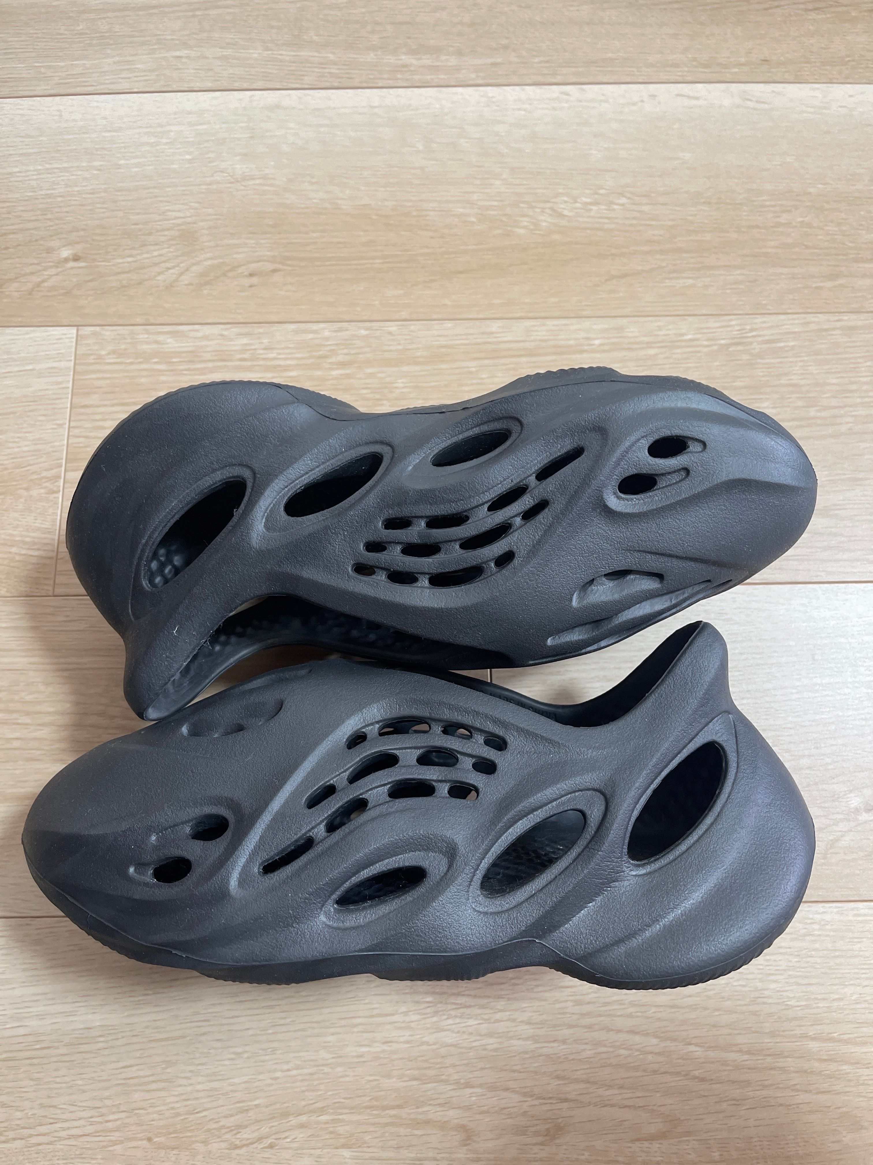 adidas YEEZY Foam Runner "Onyx"