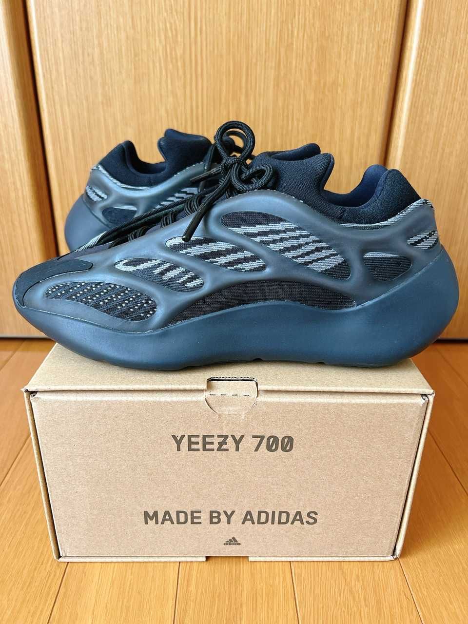 adidas YEEZY 700V3 "Alvah"