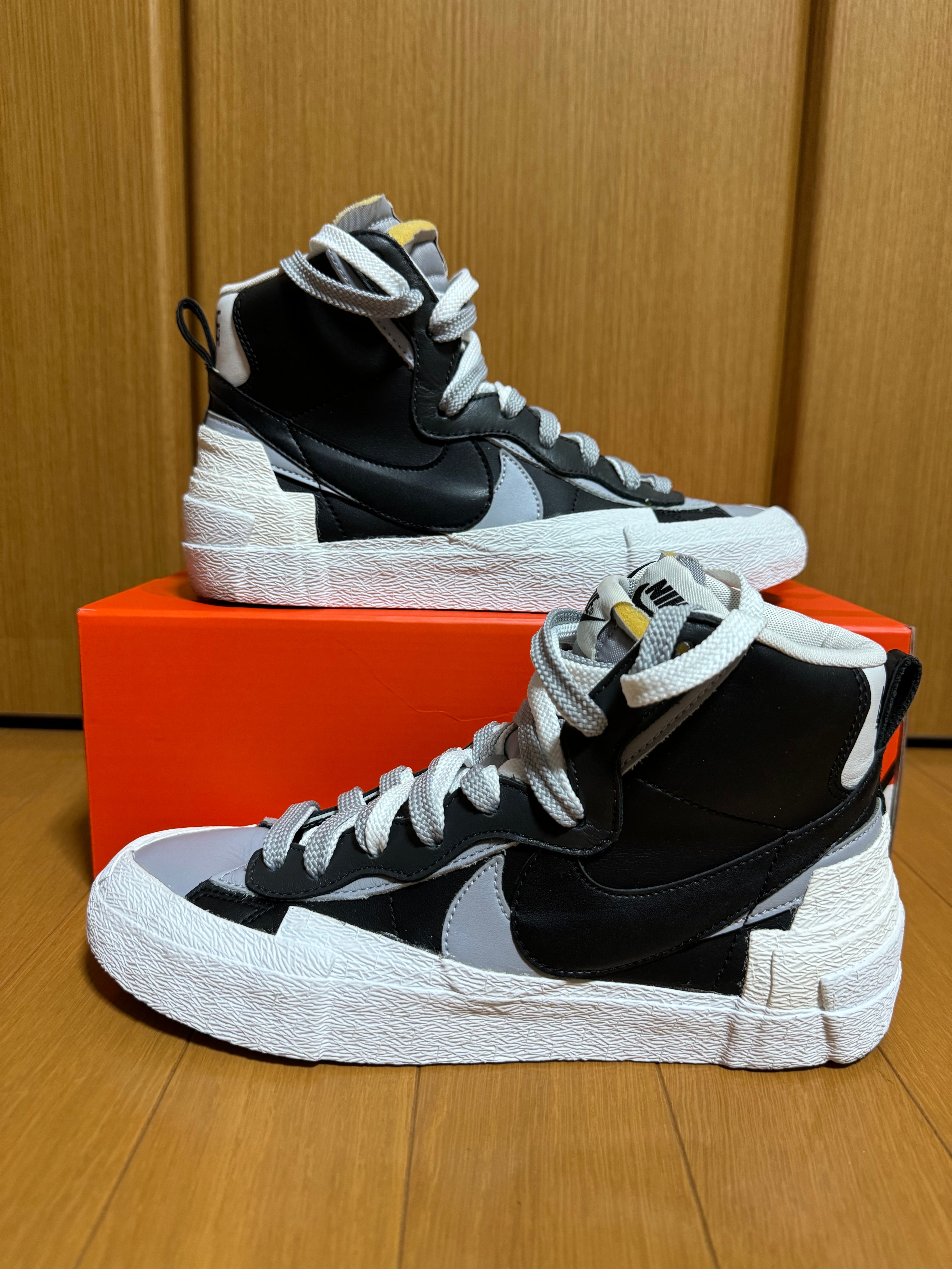 sacai × NIKE BLAZER MID "BLACK/WOLF GREY/WHITE"