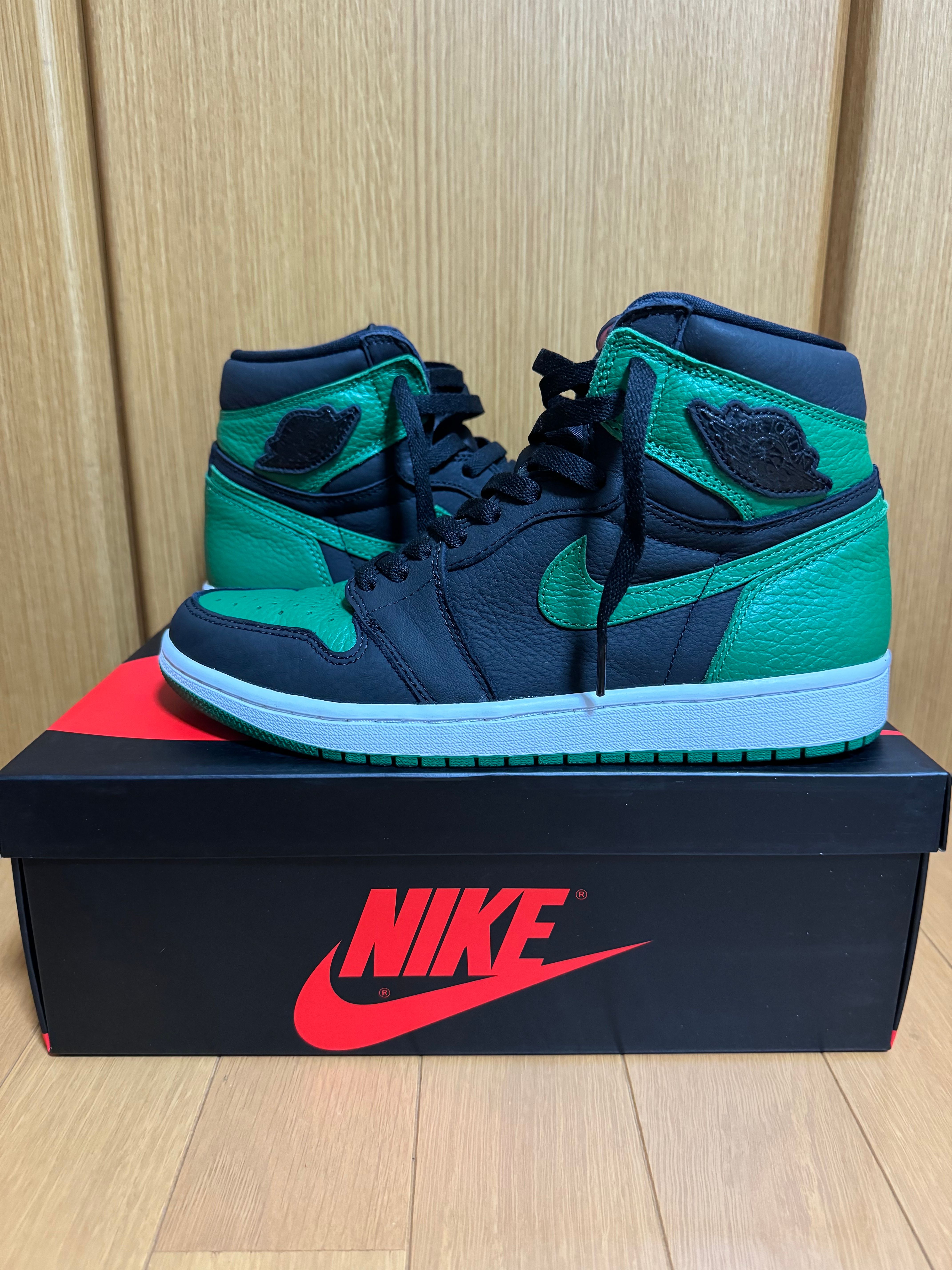 Nike Air Jordan 1 Retro High OG "Black/Pine Green" (2020)