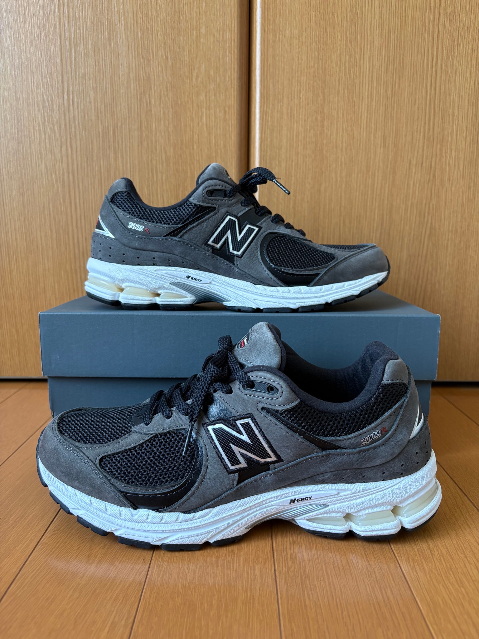 New Balance 2002R "Black/Gray"