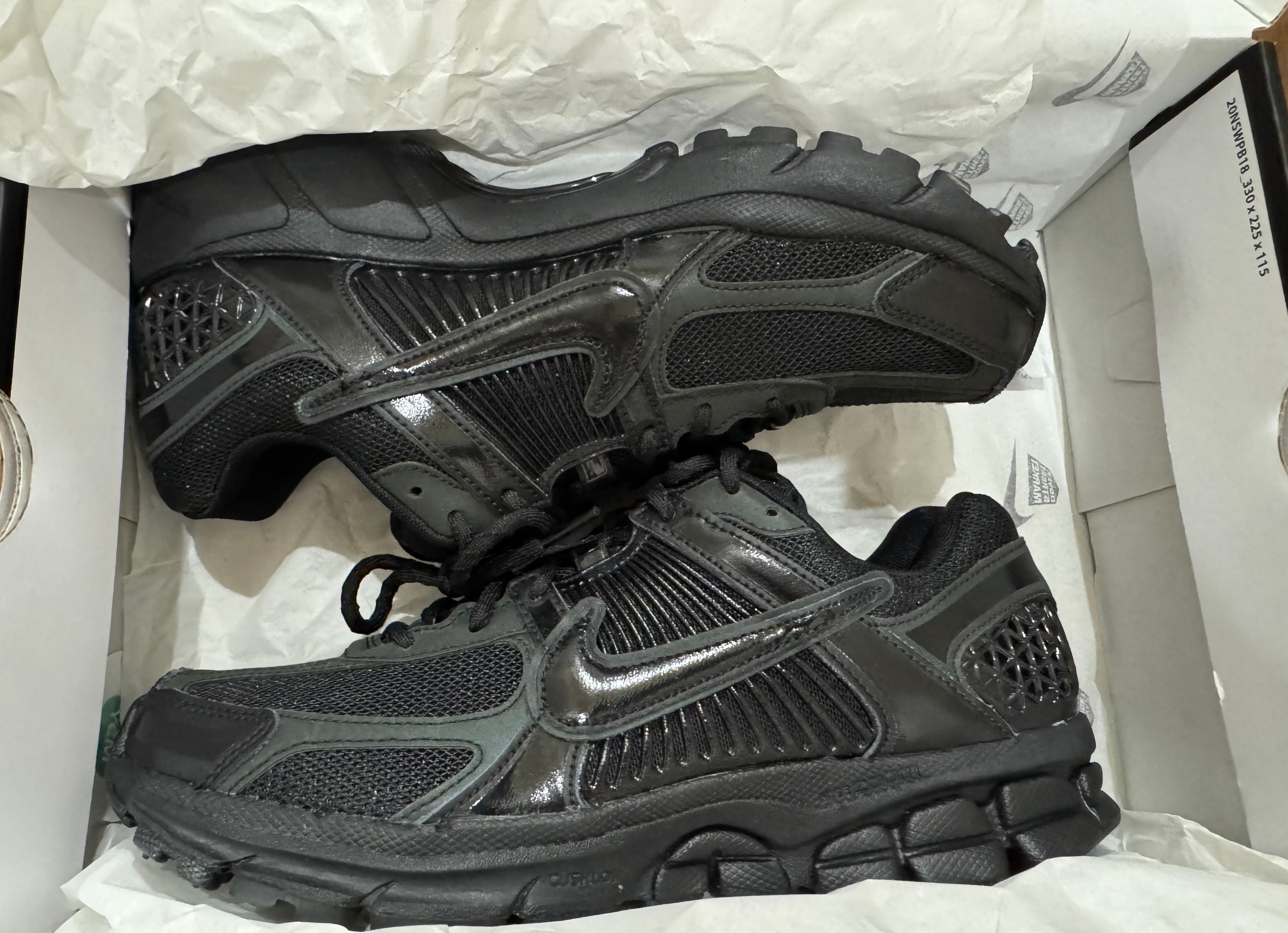 Dover Street Market × Nike Zoom Vomero 5 "Black"