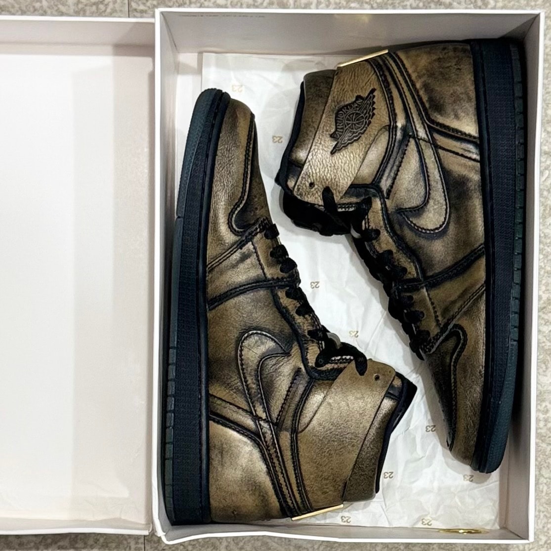 Nike Air Jordan 1 Retro High OG Wings "Black/Black-Metallic Gold"