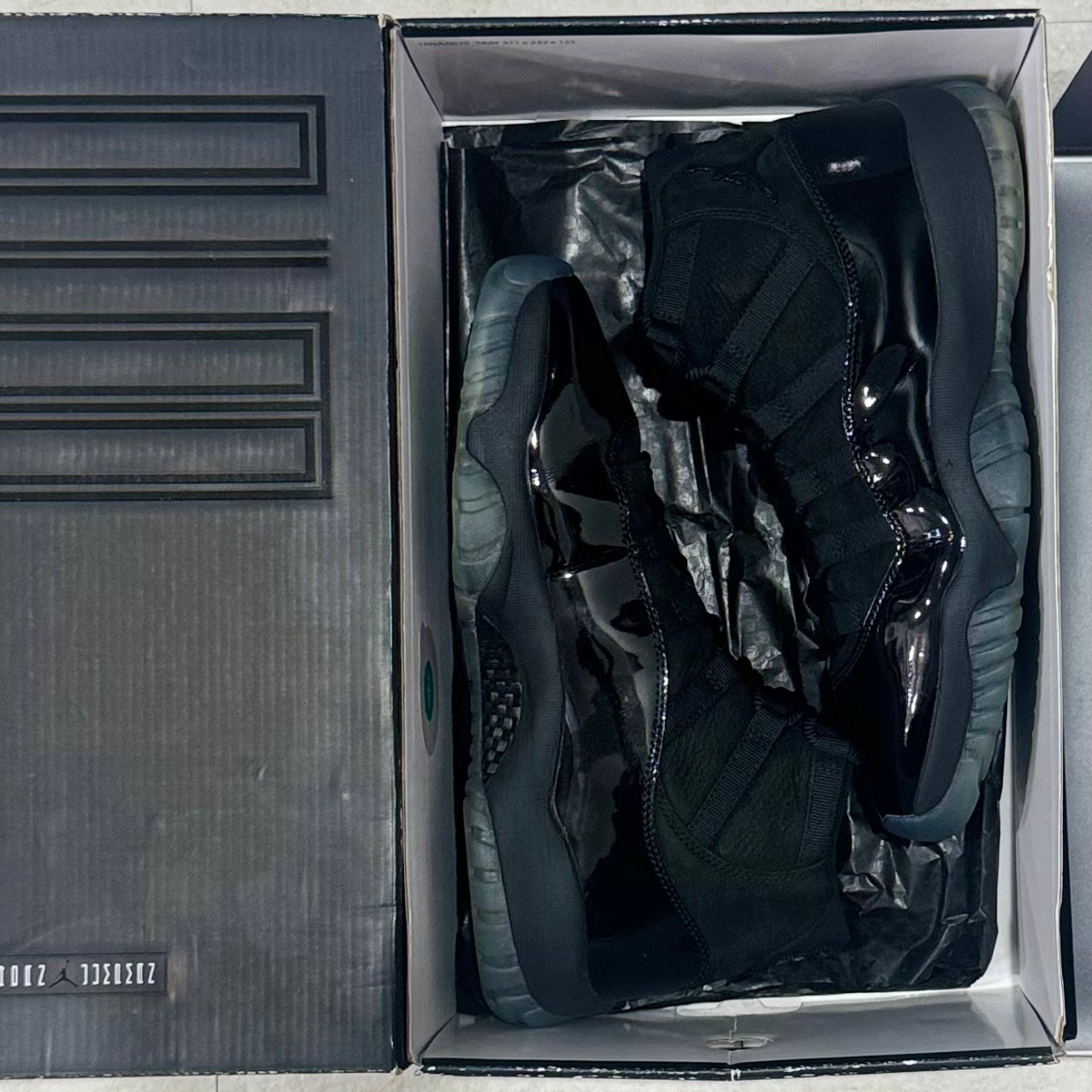 Nike Air Jordan 11 "Cap and Gown"