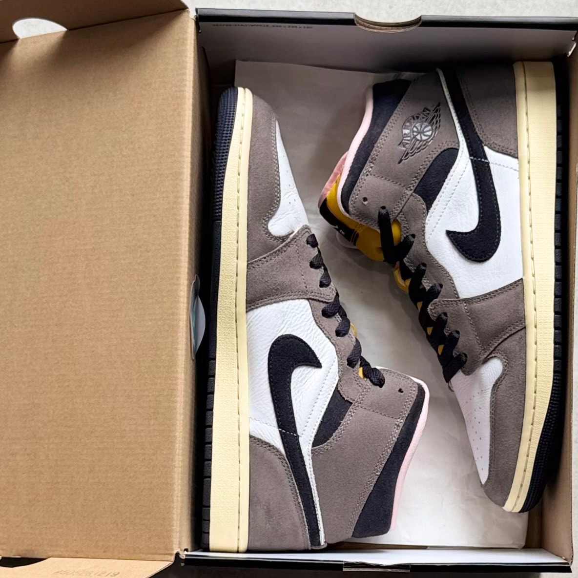 Nike Air Jordan 1 Mid "Cave Stone"