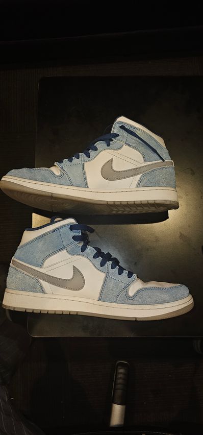 Nike Air Jordan 1 Mid SE "White/Hyper Royal/Red"