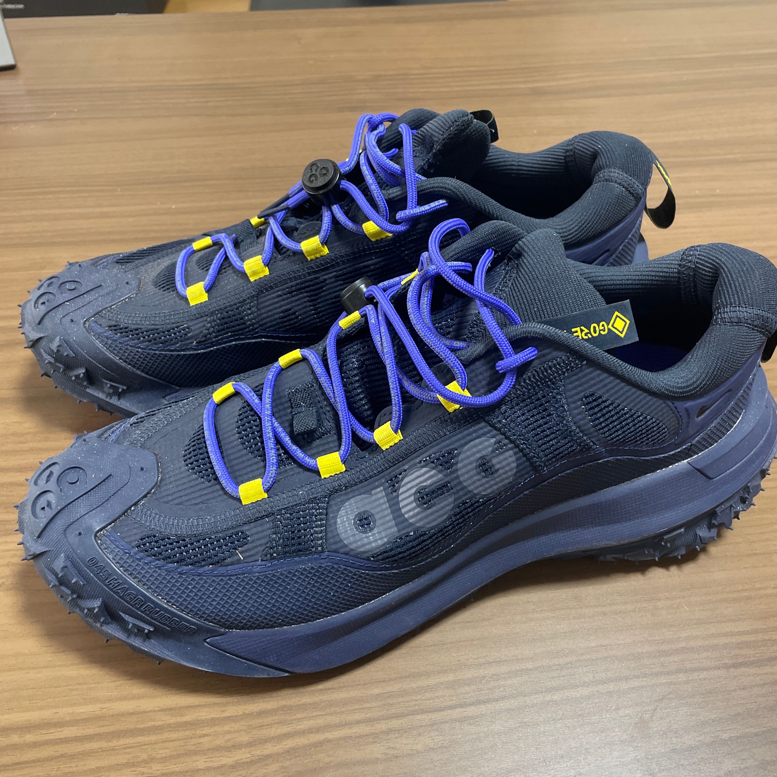 ナイキ ACG マウンテンフライ2 ロー ゴアテックス "ダークオブシディアン/ミッドナイトネイビー/ペルシアンバイオレット/ライトカーボン"