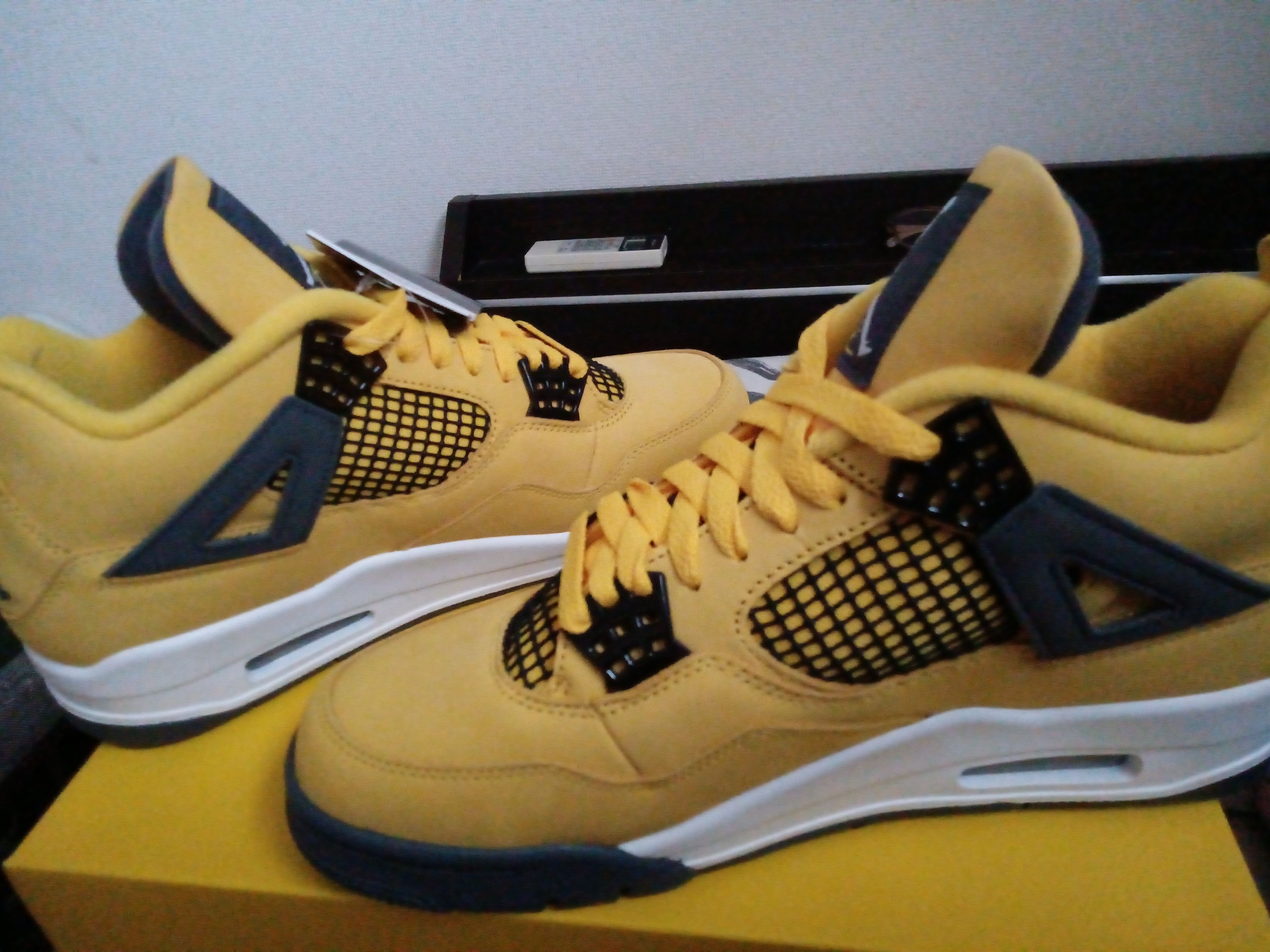 Nike Air Jordan 4 "Tour Yellow"