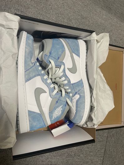 Nike Air Jordan 1 High OG "Hyper Royal"