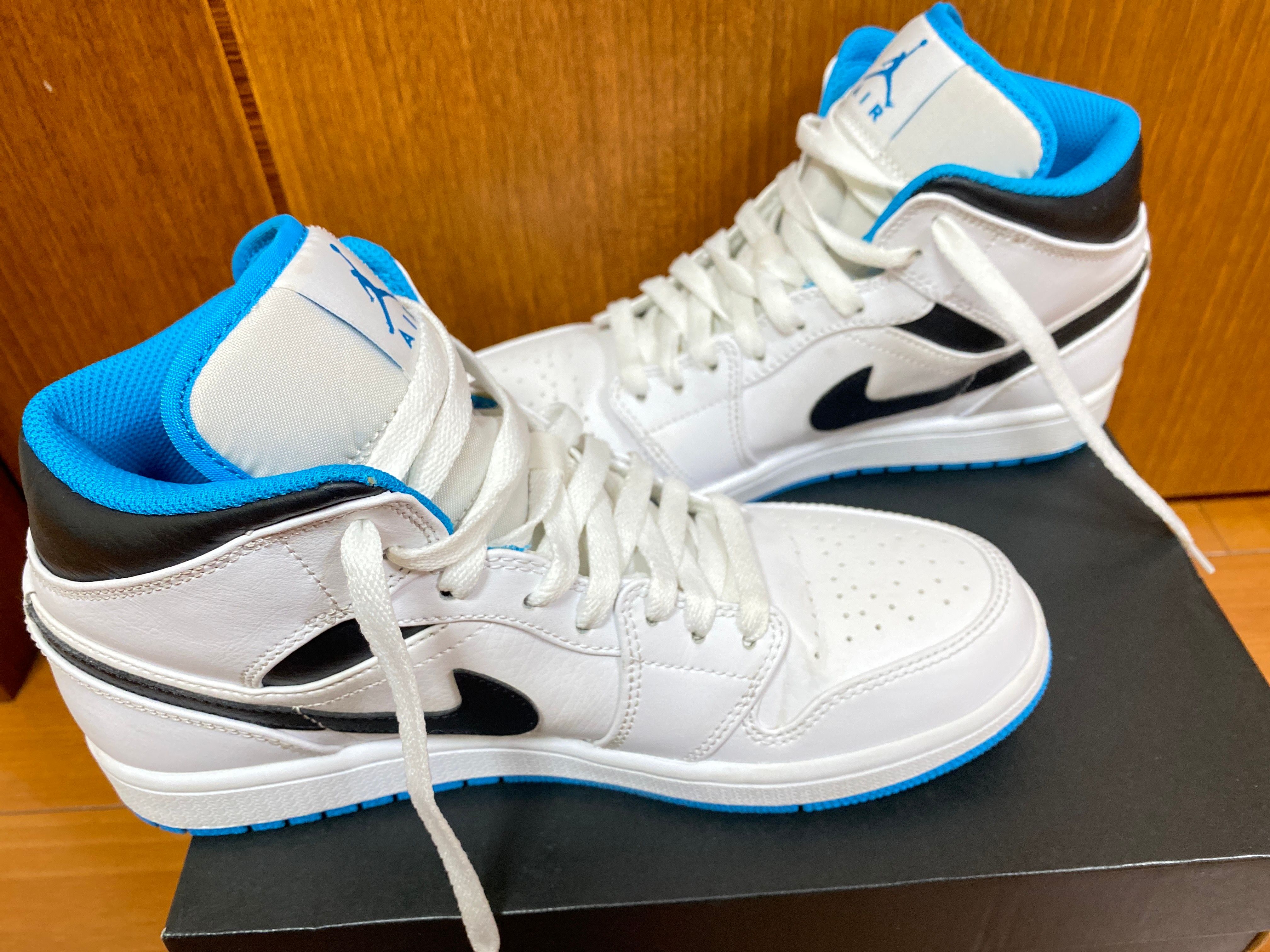 Nike Air Jordan 1 Mid "White/Laser blue"