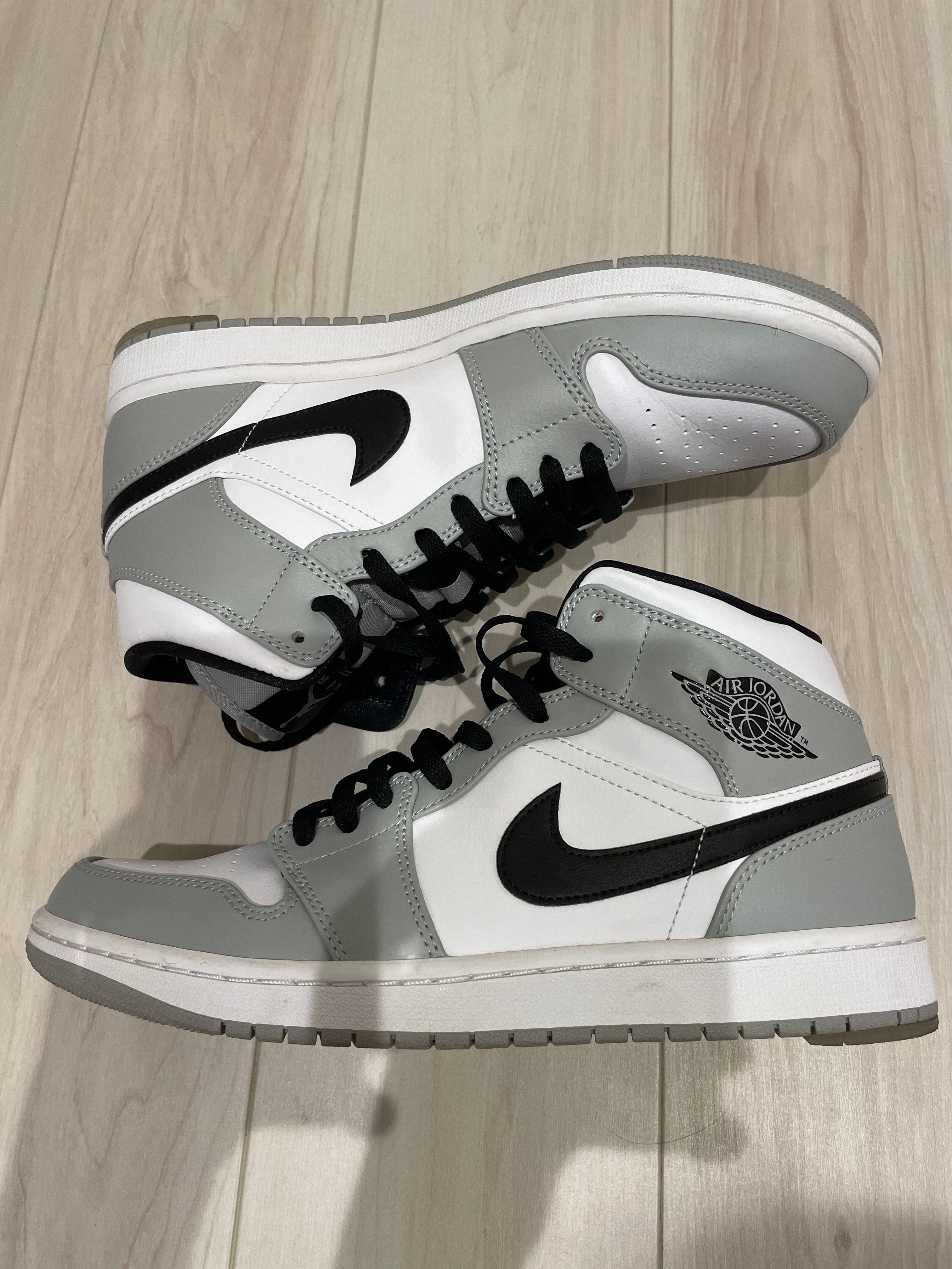 Nike Air Jordan 1 Mid "Light Smoke Grey/White/Black"