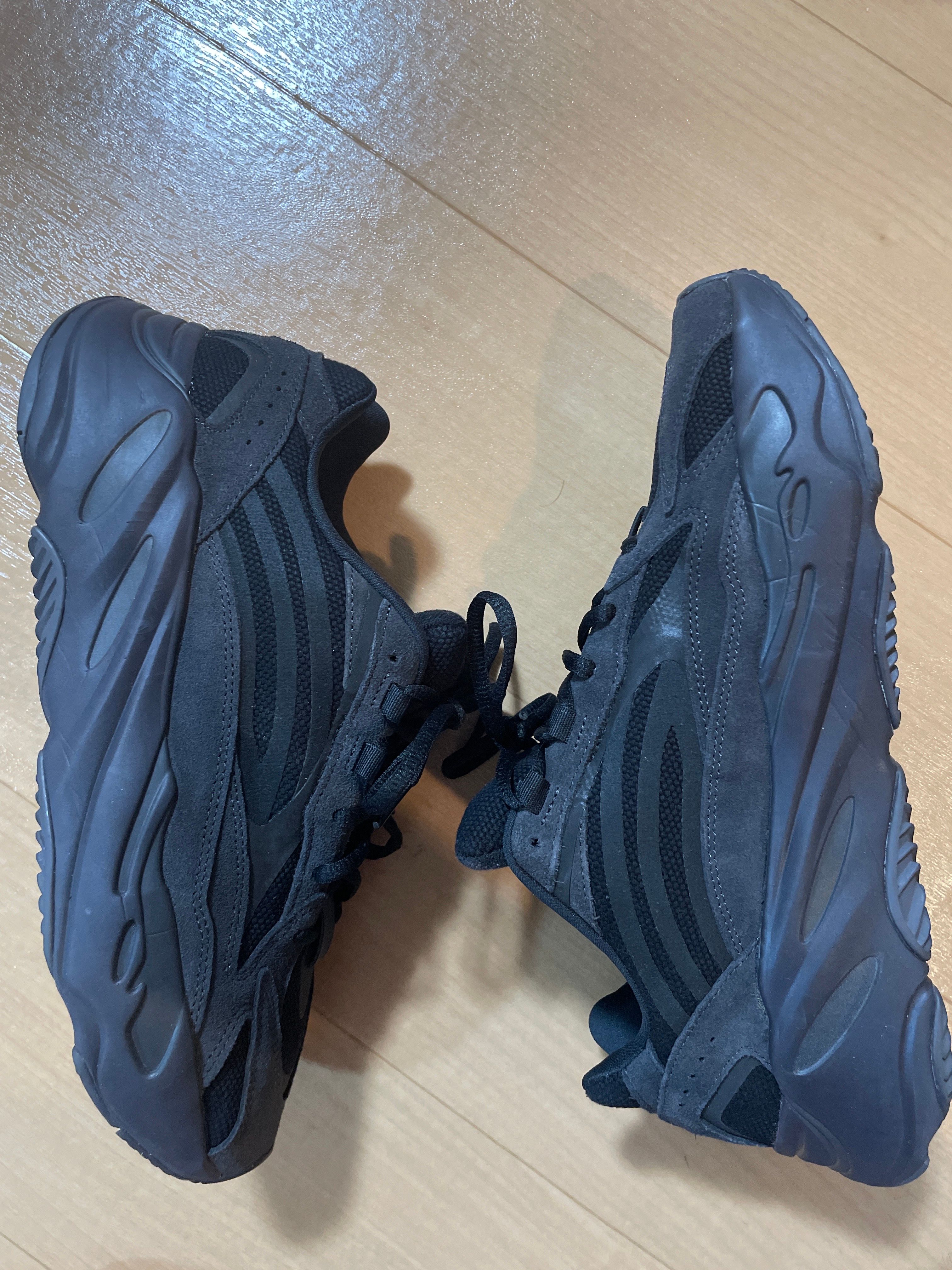 adidas YEEZY BOOST 700 V2 "Vanta"
