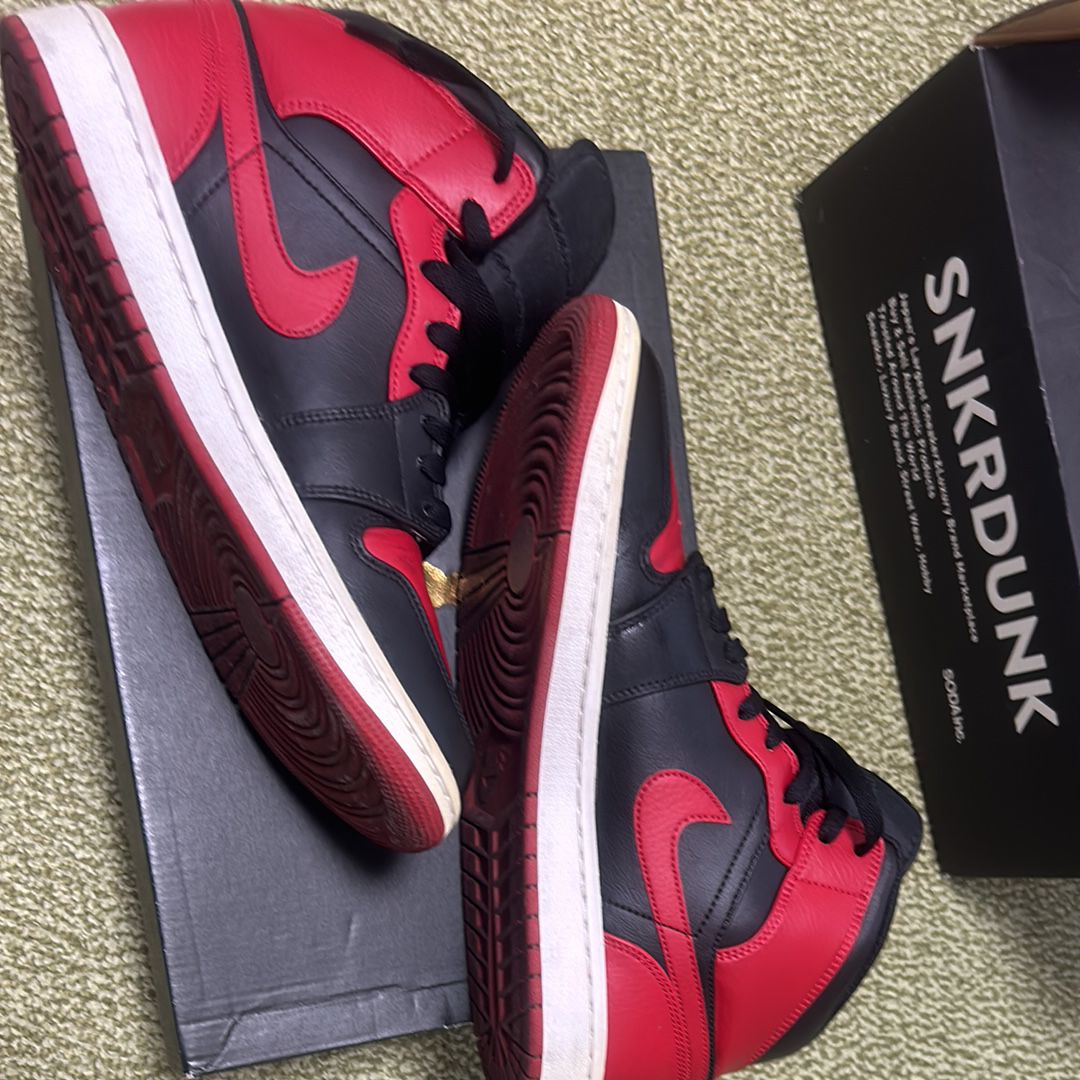 Nike Air Jordan 1 Mid "Bred"