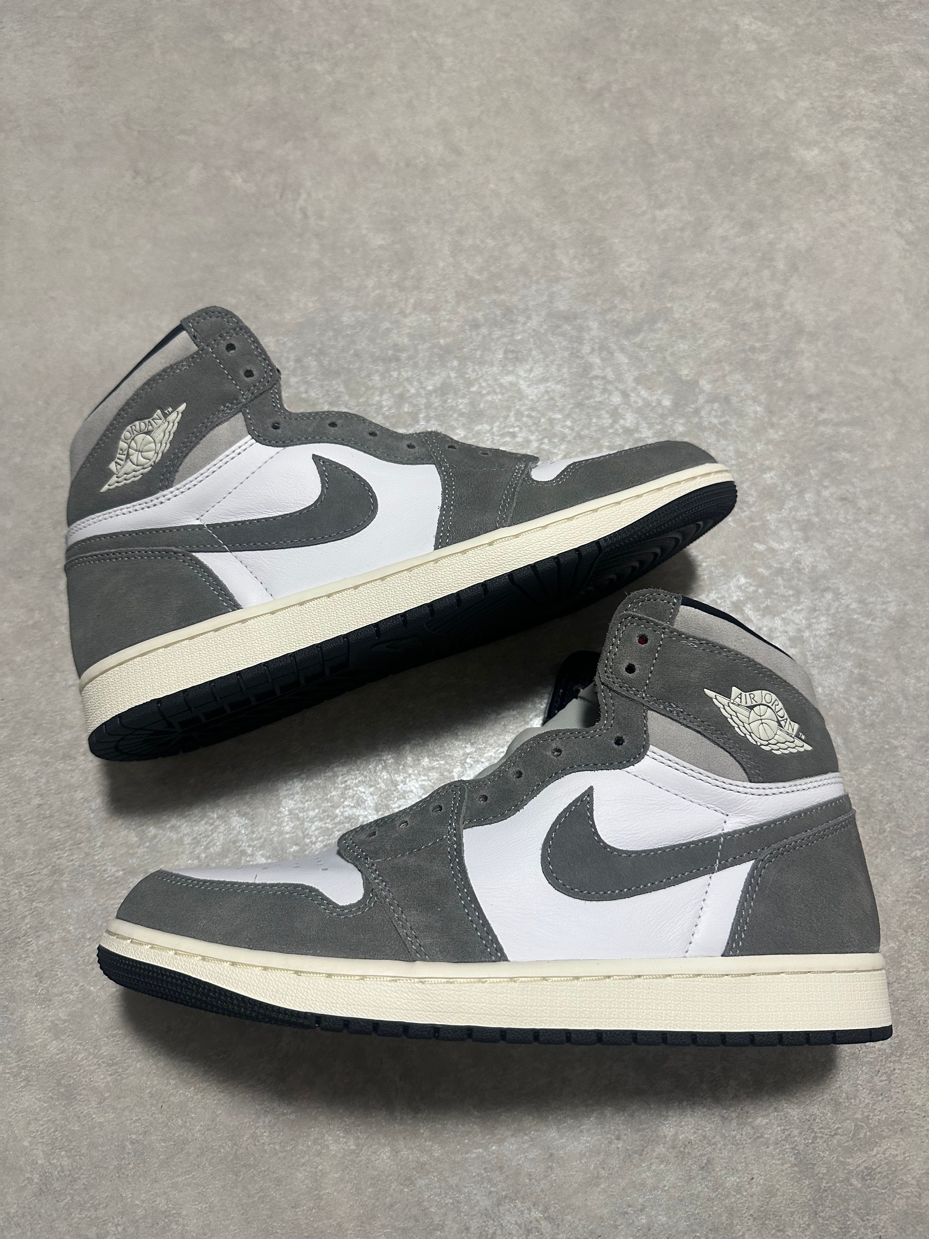 Nike Air Jordan 1 Retro High OG "Black and Smoke Grey"