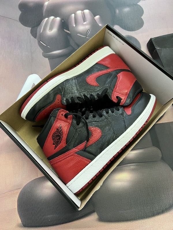 Nike Air Jordan 1 Retro High OG "Bred/Banned" (2016)