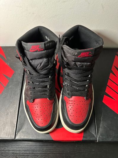 Nike Air Jordan 1 Retro High OG "Bred/Banned" (2016)