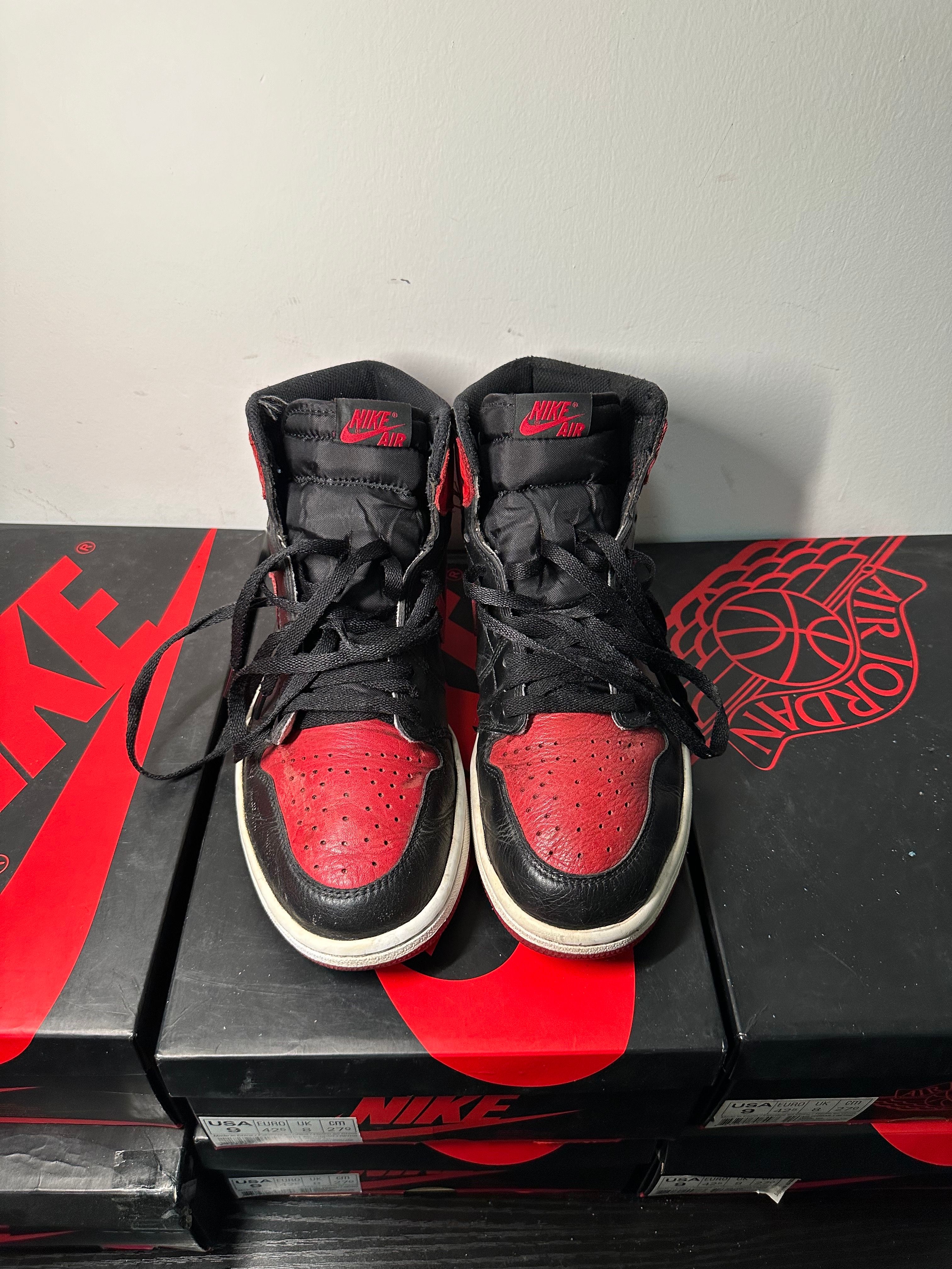 Nike Air Jordan 1 Retro High OG "Bred/Banned" (2016)