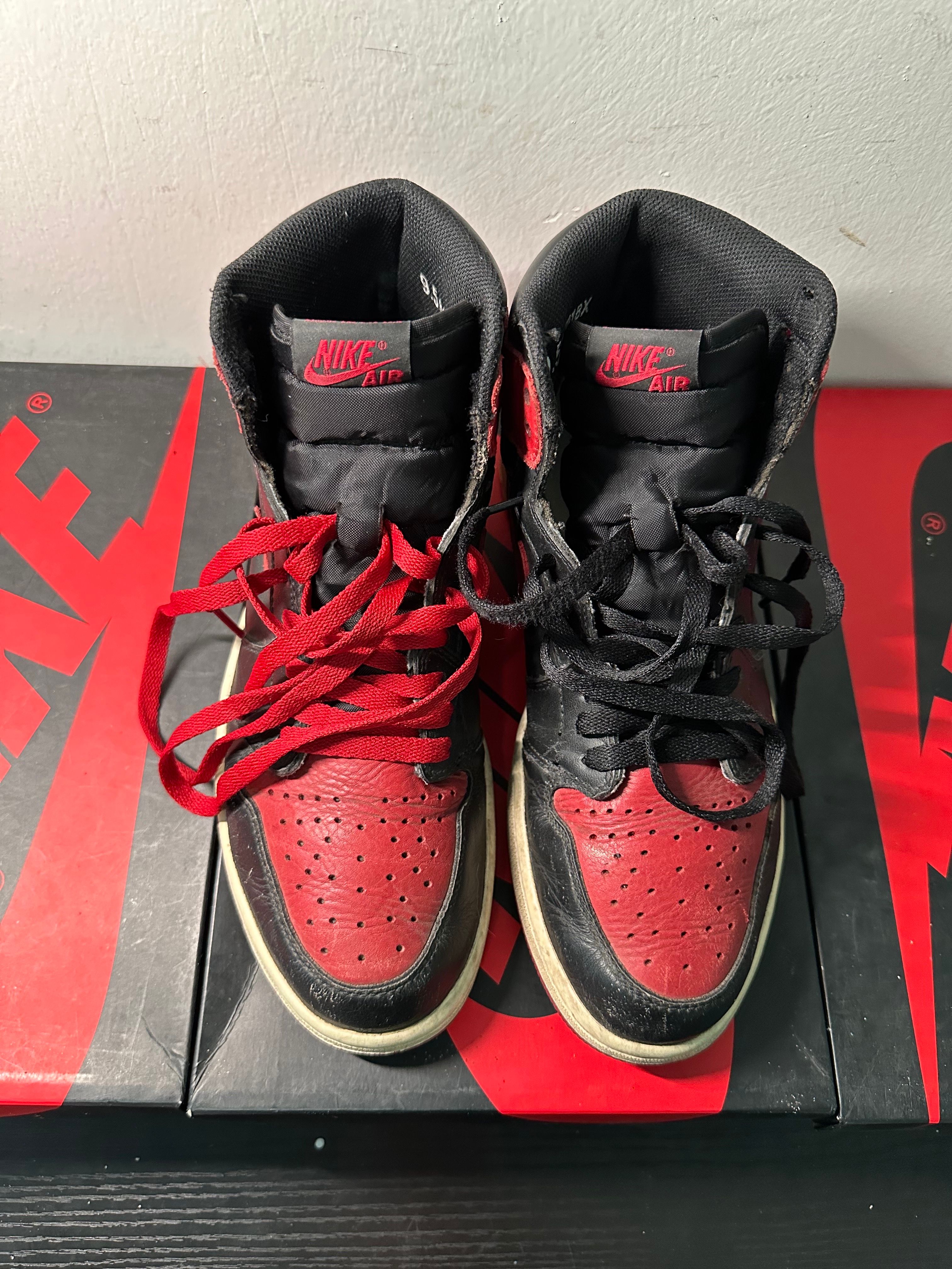 Nike Air Jordan 1 Retro High OG "Bred/Banned" (2016)