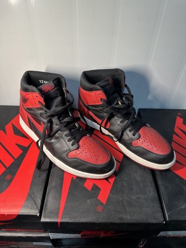 Nike Air Jordan 1 Retro High OG "Bred/Banned" (2016)