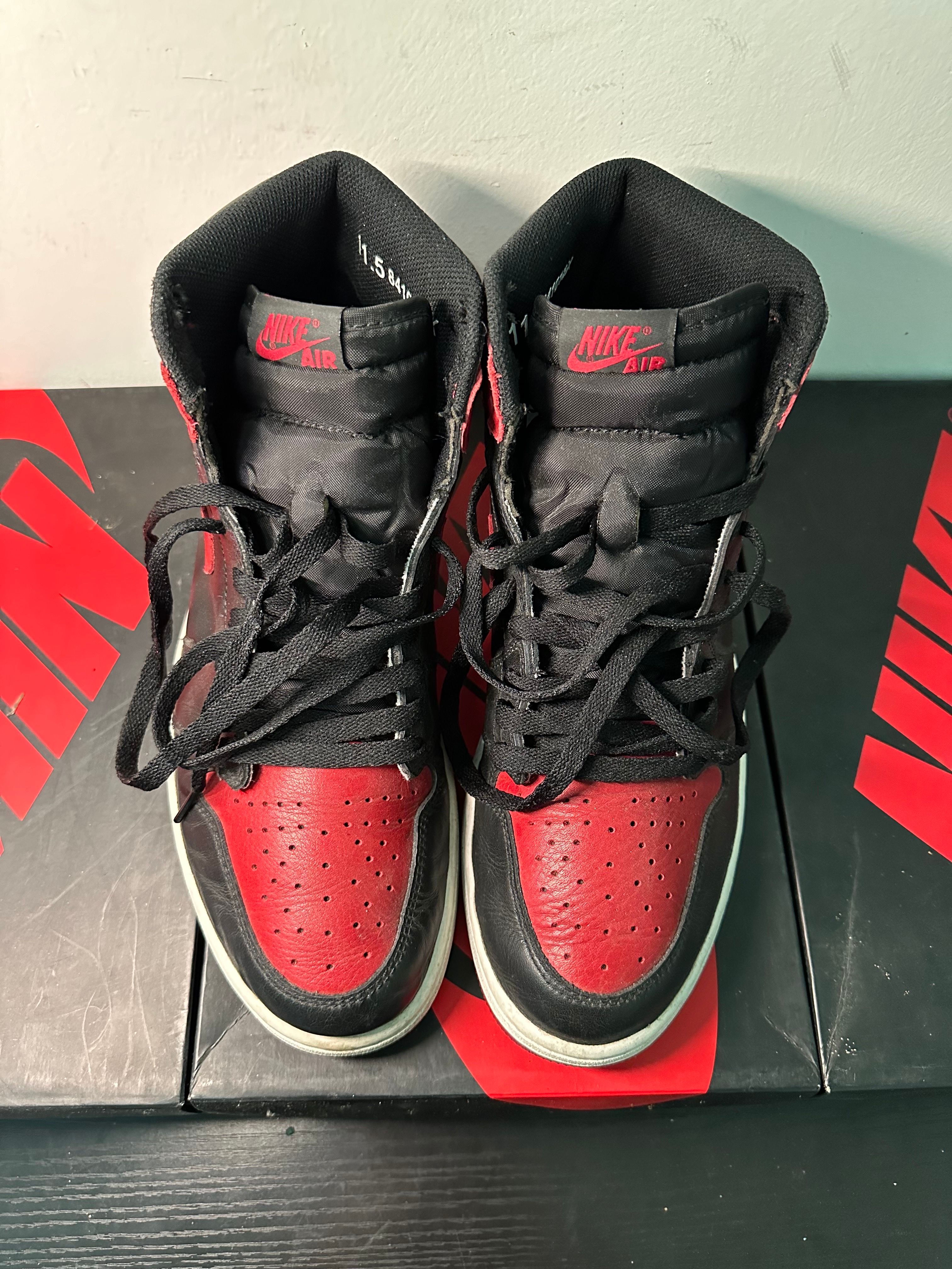 Nike Air Jordan 1 Retro High OG "Bred/Banned" (2016)