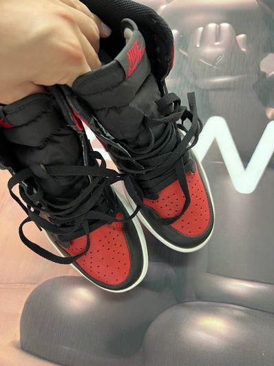 Nike Air Jordan 1 Retro High OG "Bred/Banned" (2016)