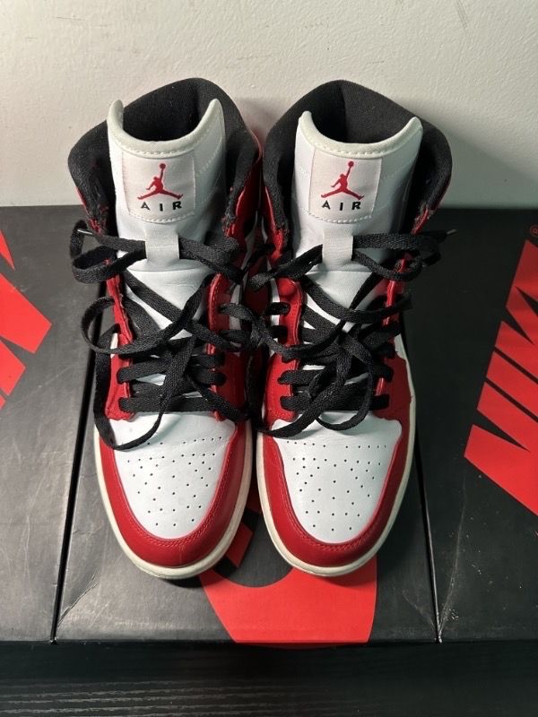 Nike Air Jordan 1 Retro High "Chicago" (2013)