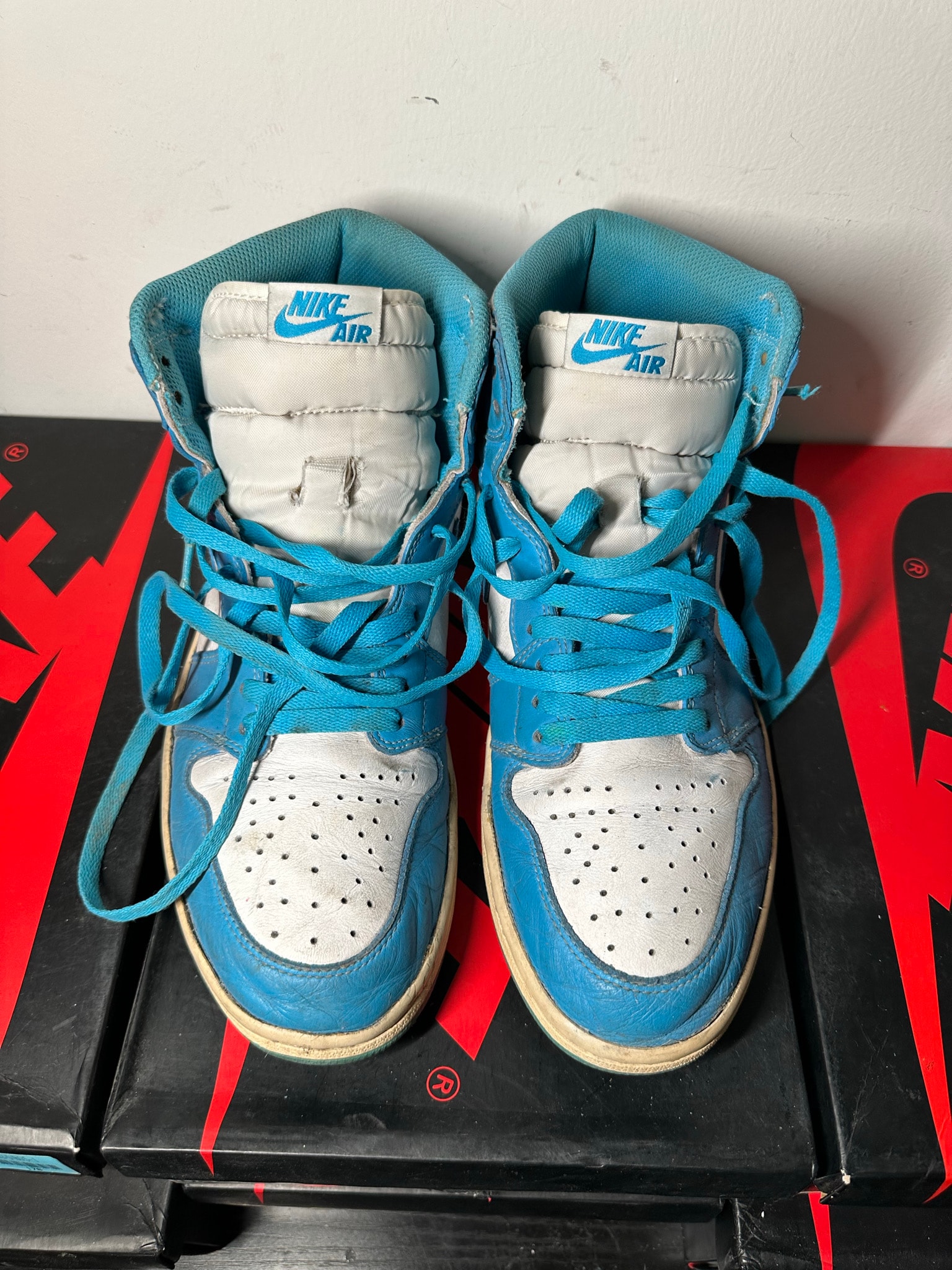 Nike Air Jordan 1 Retro High "UNC"