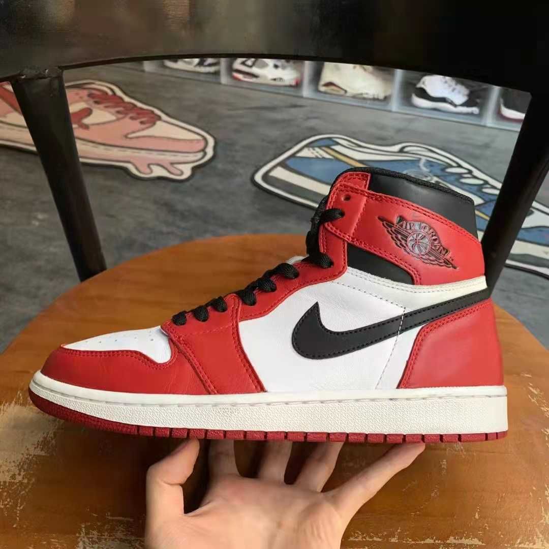 Nike Air Jordan 1 Retro High "Chicago" (2015)