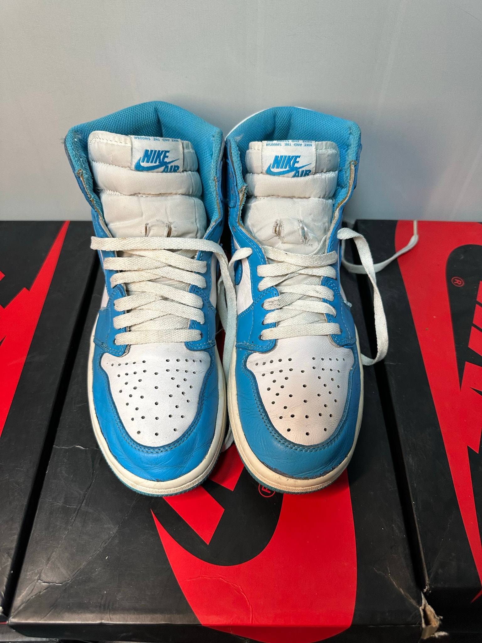 Nike Air Jordan 1 Retro High "UNC"