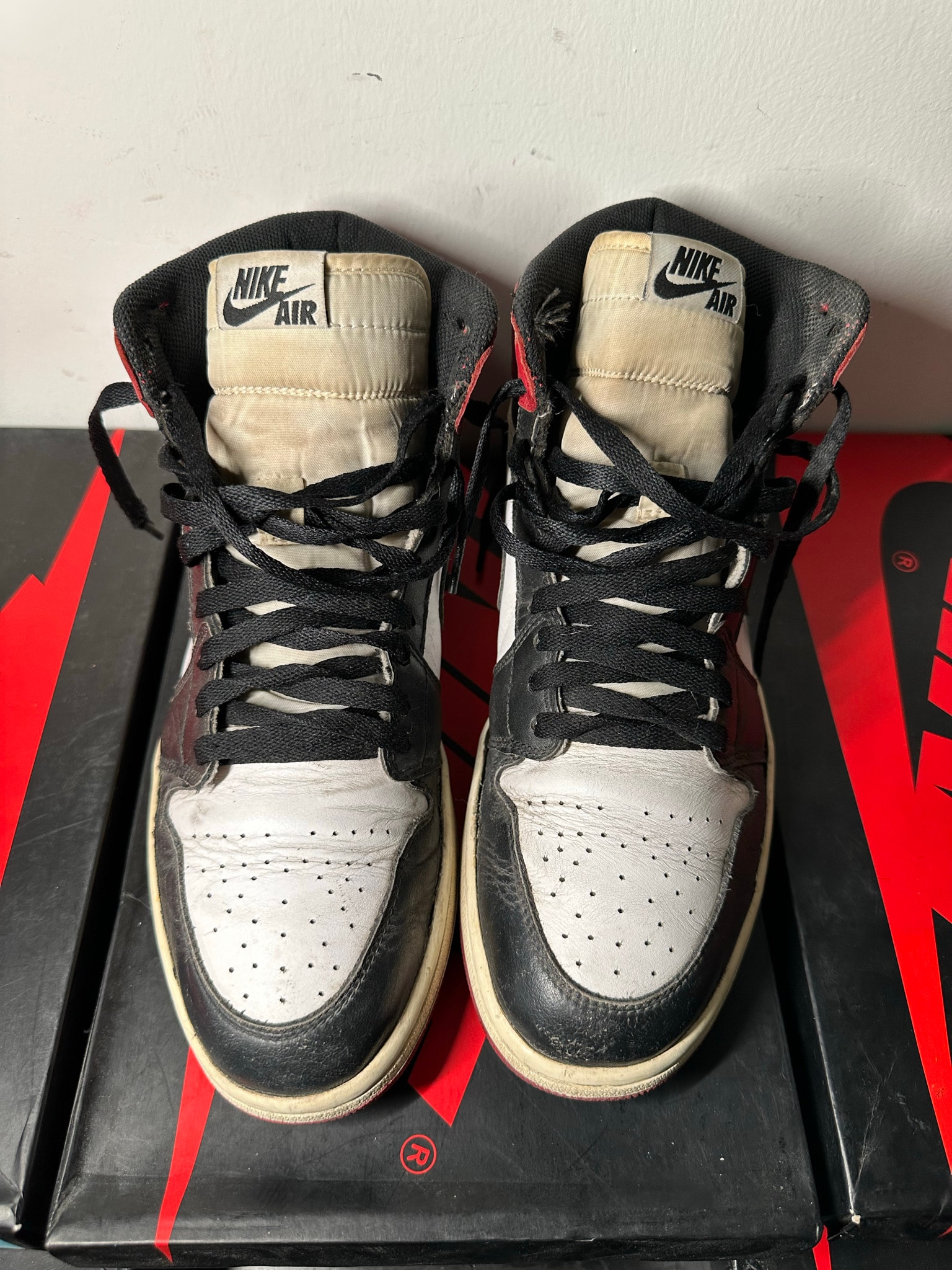 Nike Air Jordan 1 Retro High OG "Black Toe"