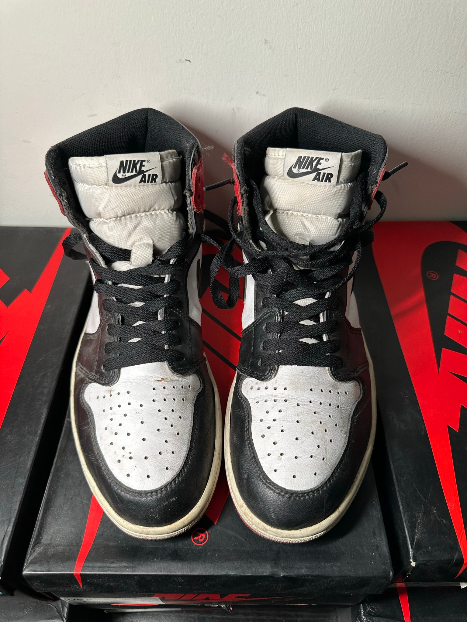 Nike Air Jordan 1 Retro High OG "Black Toe"
