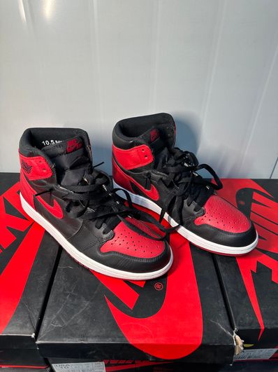 Nike Air Jordan 1 Retro High OG "Bred/Banned" (2016)