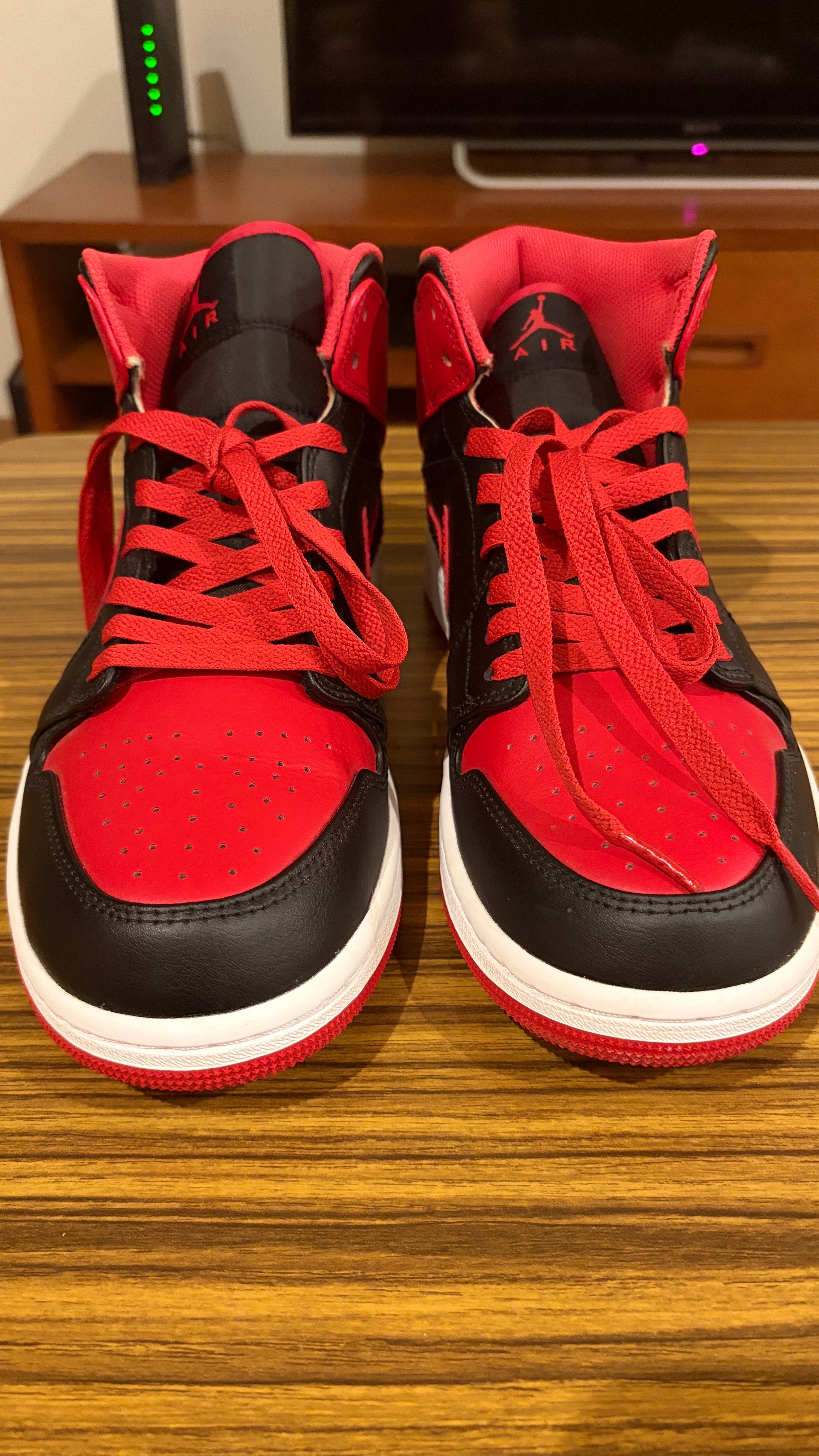 Nike Air Jordan 1 Mid "Bred Toe"