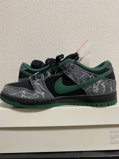 There Skateboards × Nike SB Dunk Low Pro "Anthracite and Gorge Green"