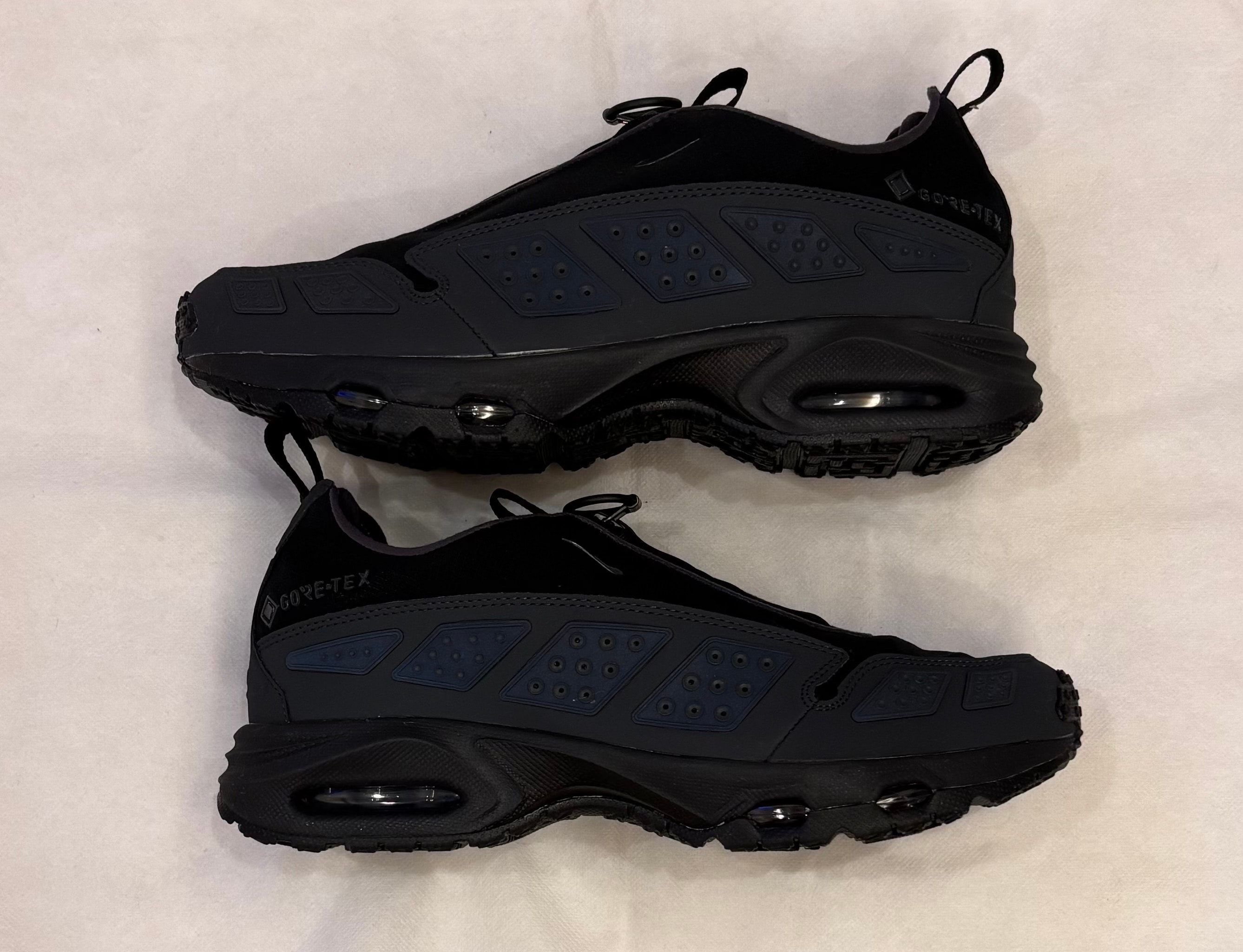 Nike Women's Air Max SNDR GORE-TEX "Black and Dark Smoke Grey"