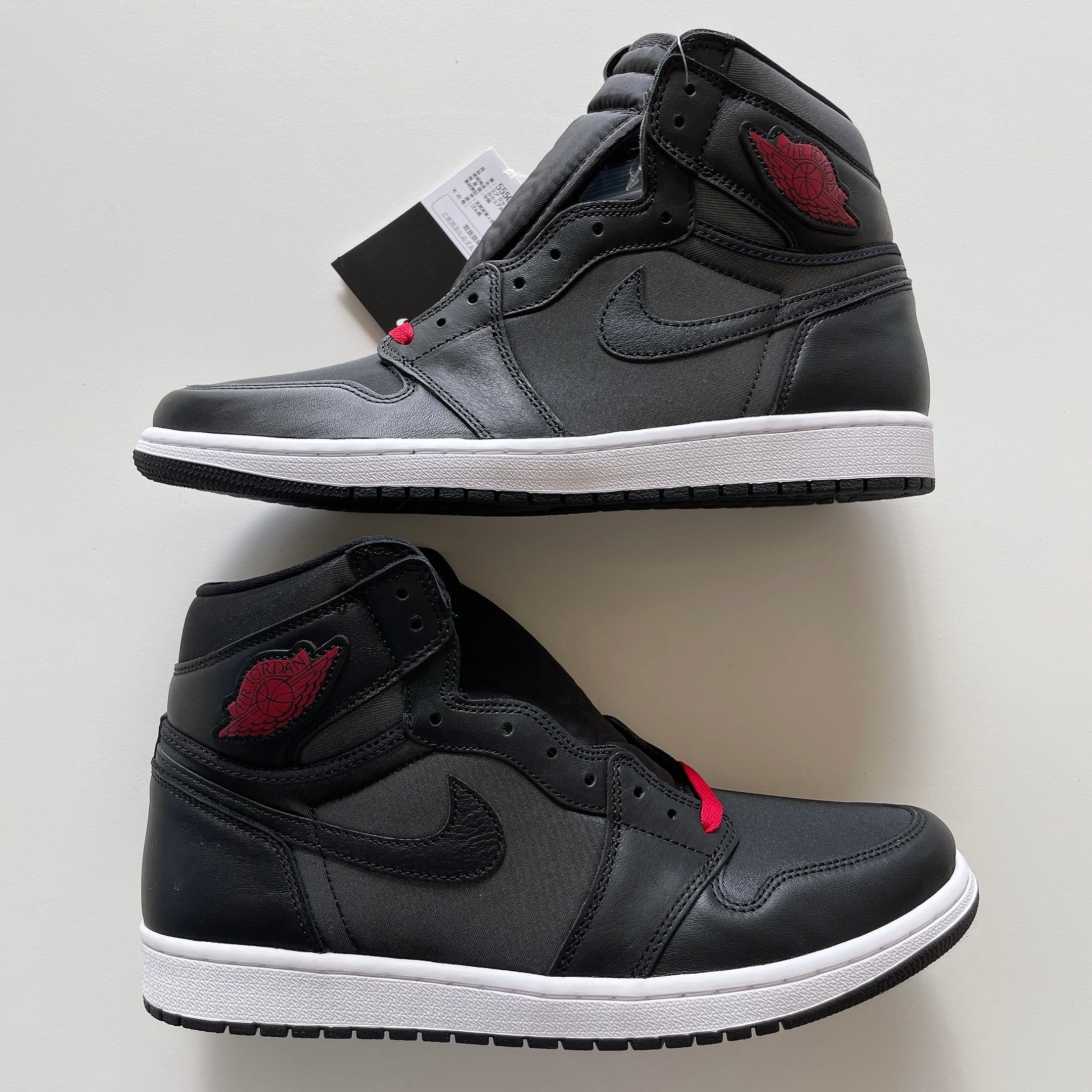 Nike Air Jordan 1 Retro High OG "Black/Metallic Silver/Gym Red"