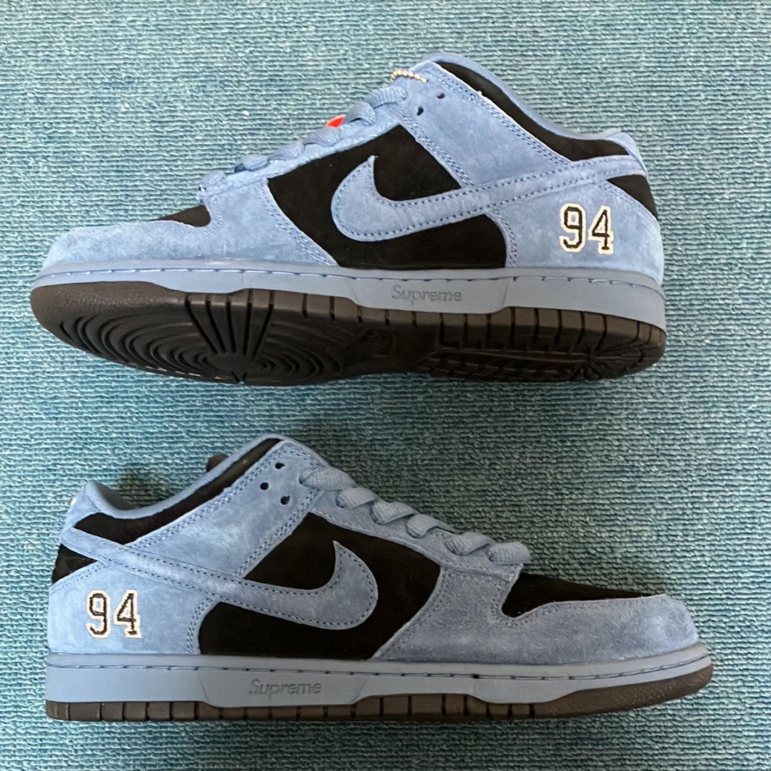 Supreme × Nike SB Dunk Low "Ocean Fog" (North America Exclusive) (25FW Week2)