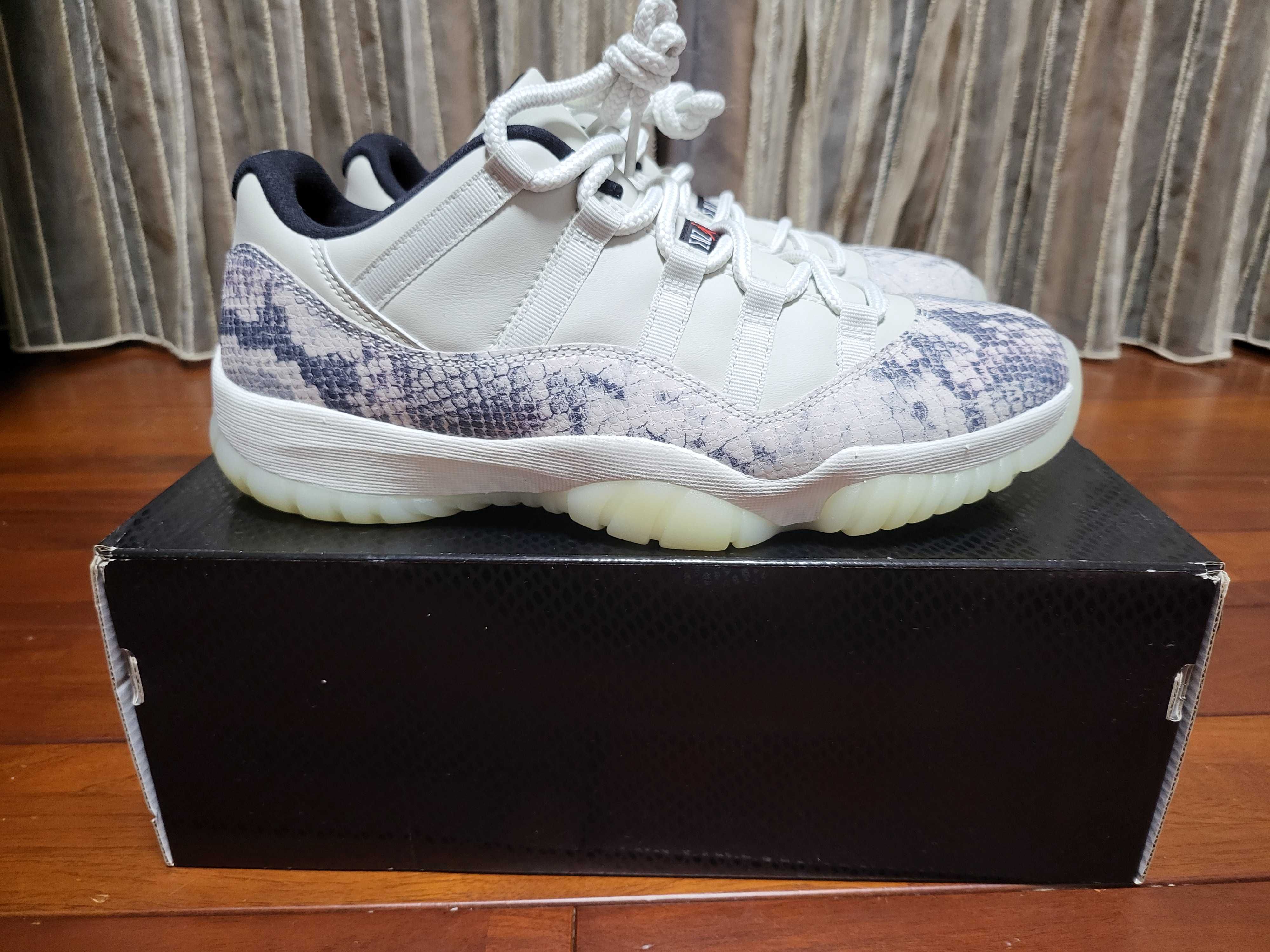 Nike Air Jordan 11 Low Snakeskin "Light Bone/University Red/Sail/Black"