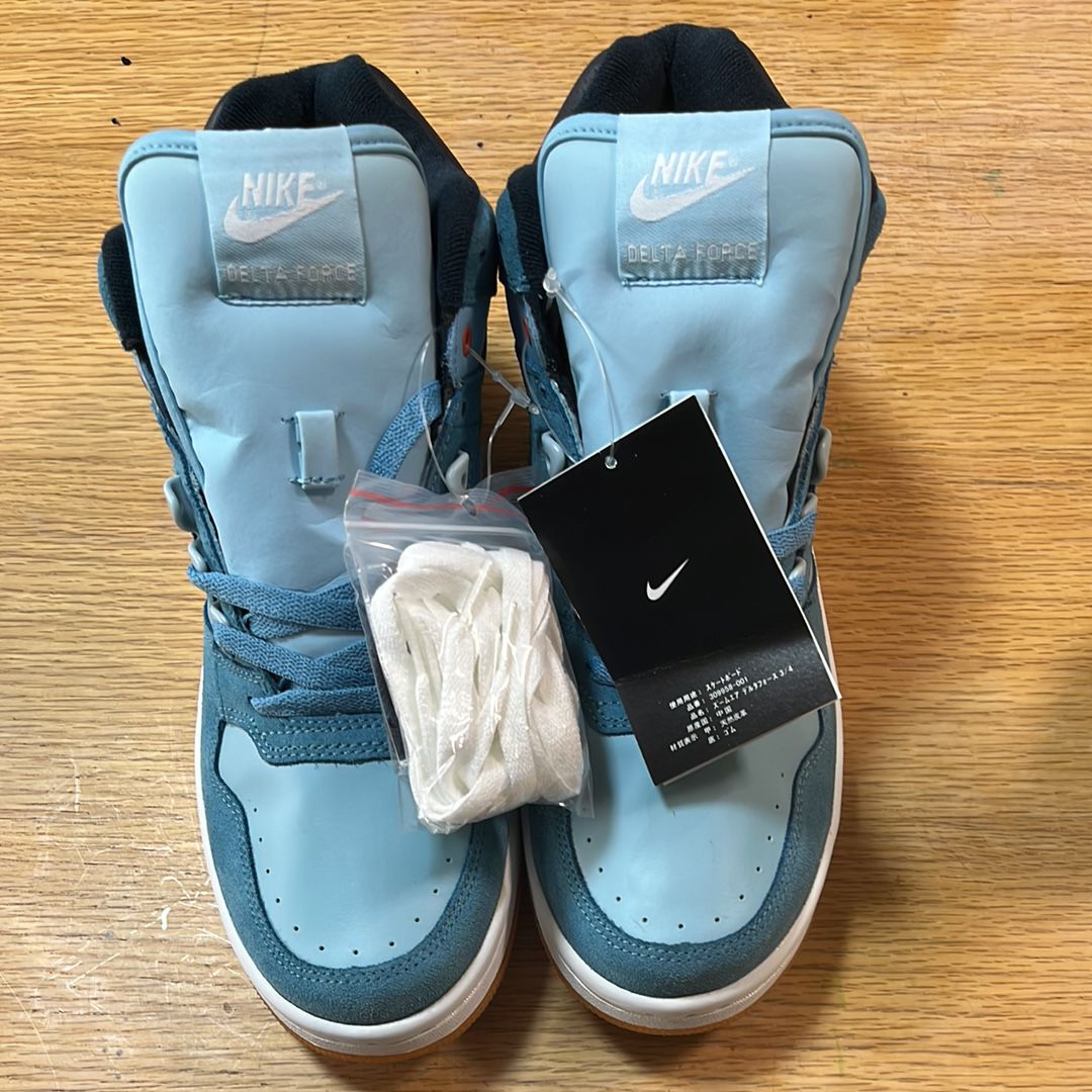 Supreme × Nike SB Delta Force 3/4 "Aspen"