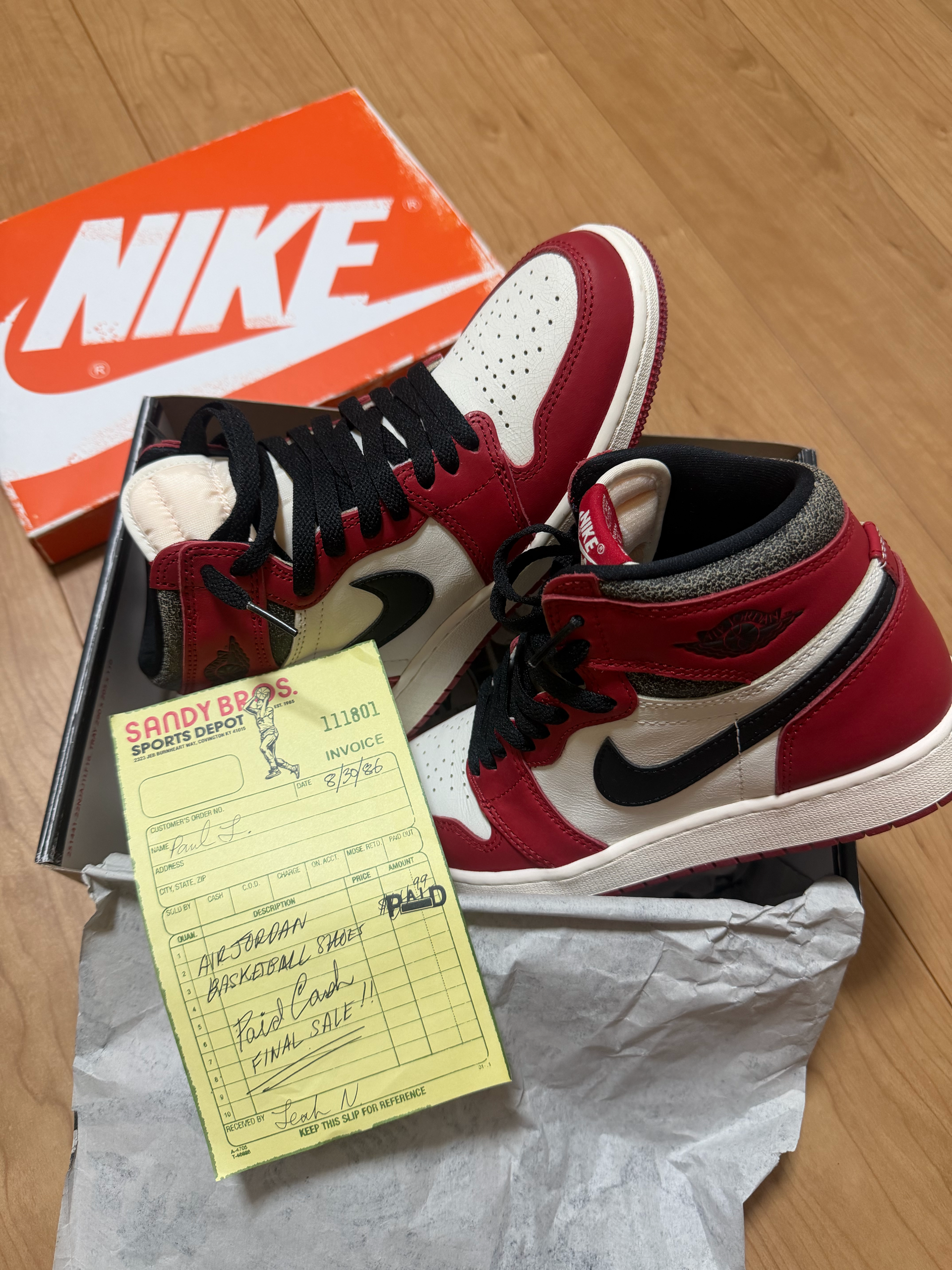 Nike GS Air Jordan 1 High OG "Lost & Found/Chicago"