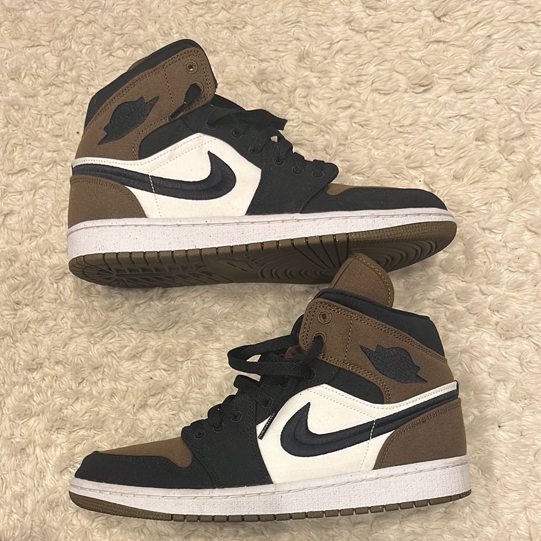 Nike Women's Air Jordan 1 Mid SE "Olive Toe"
