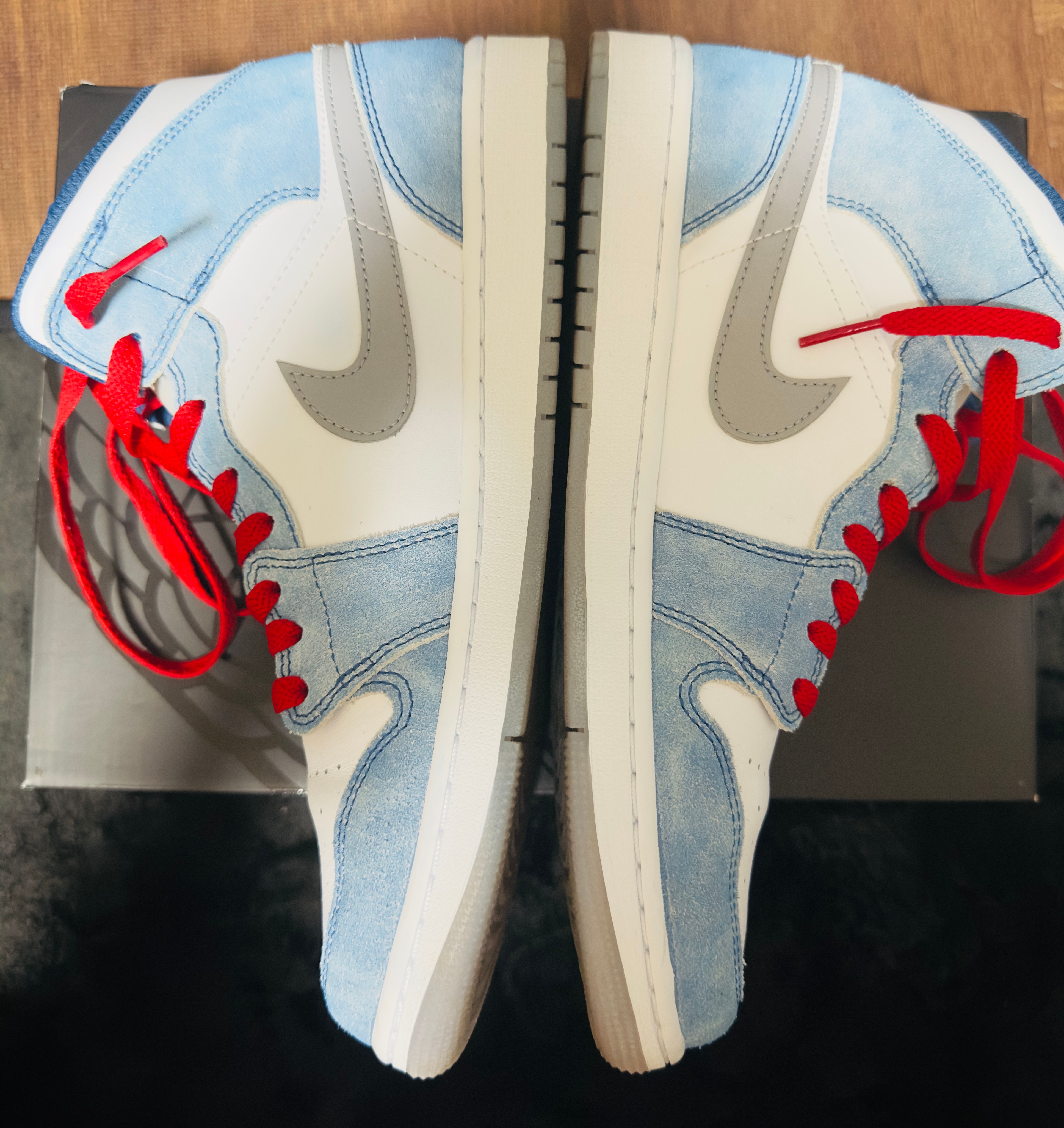 Nike Air Jordan 1 Mid SE "White/Hyper Royal/Red"