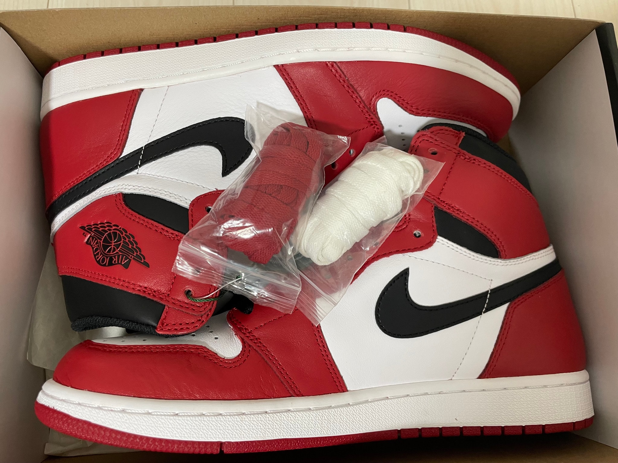 Nike Air Jordan 1 Retro High "Chicago" (2015)